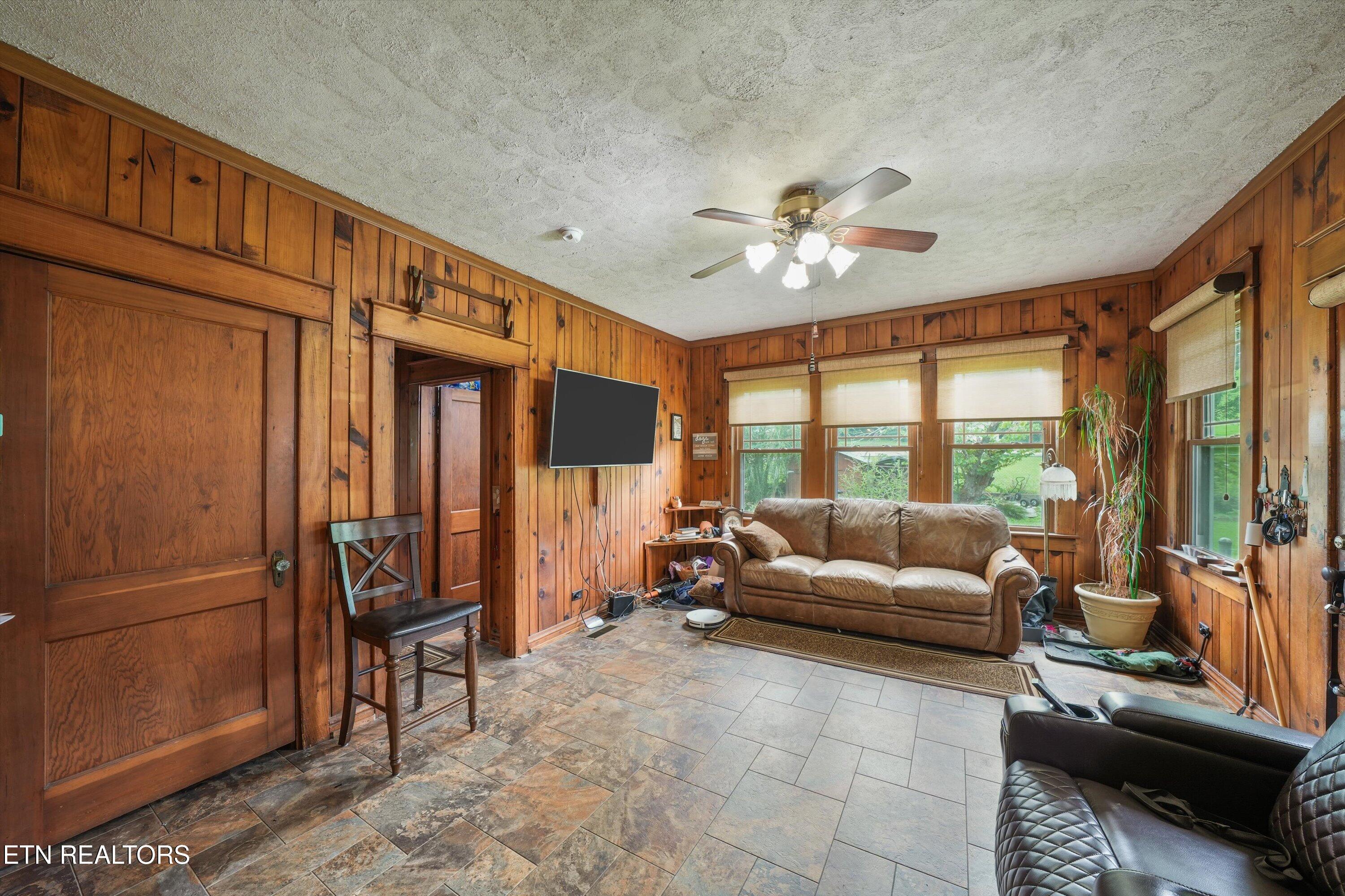 718 N Kingston Avenue Rockwood TN 37854