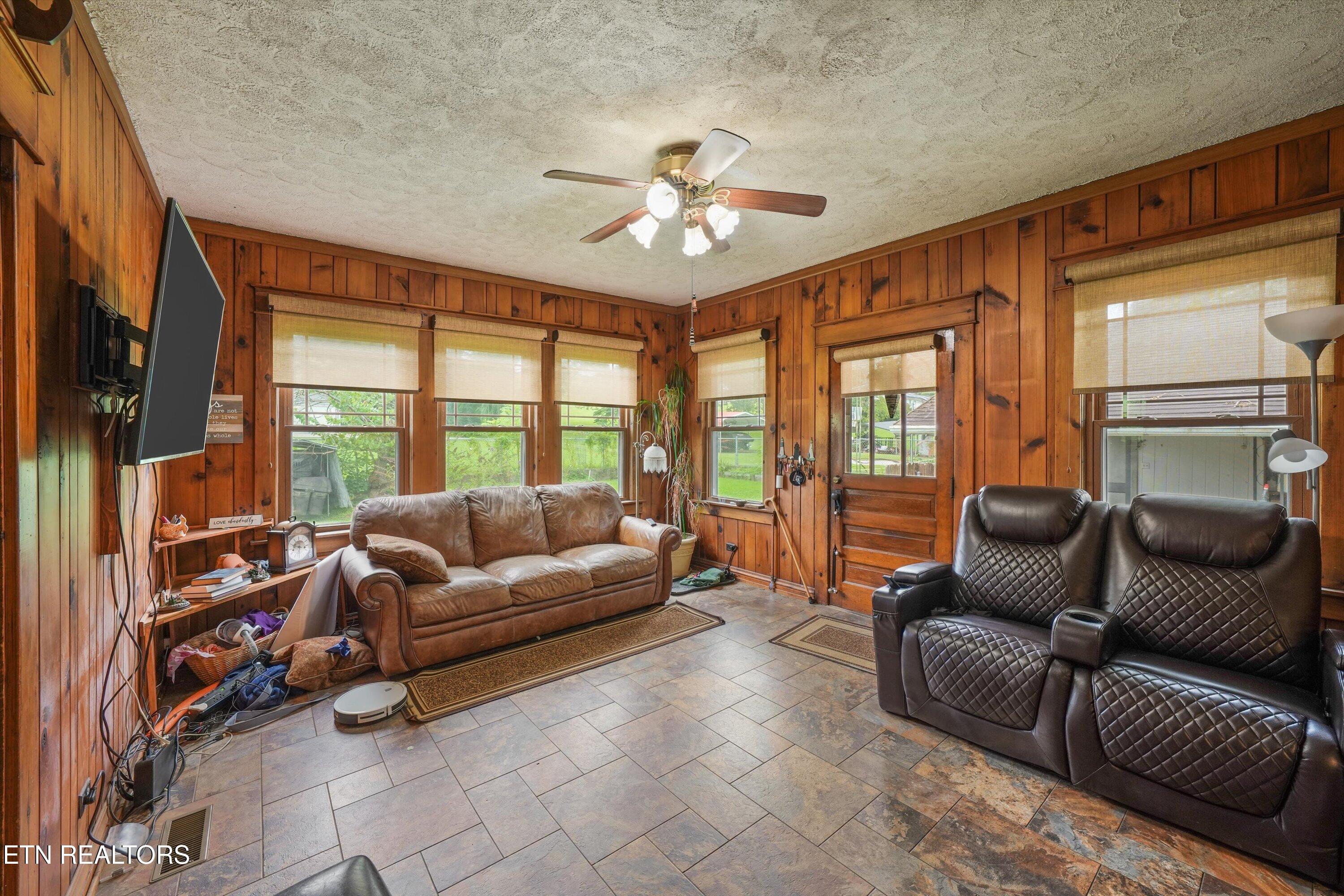 718 N Kingston Avenue Rockwood TN 37854