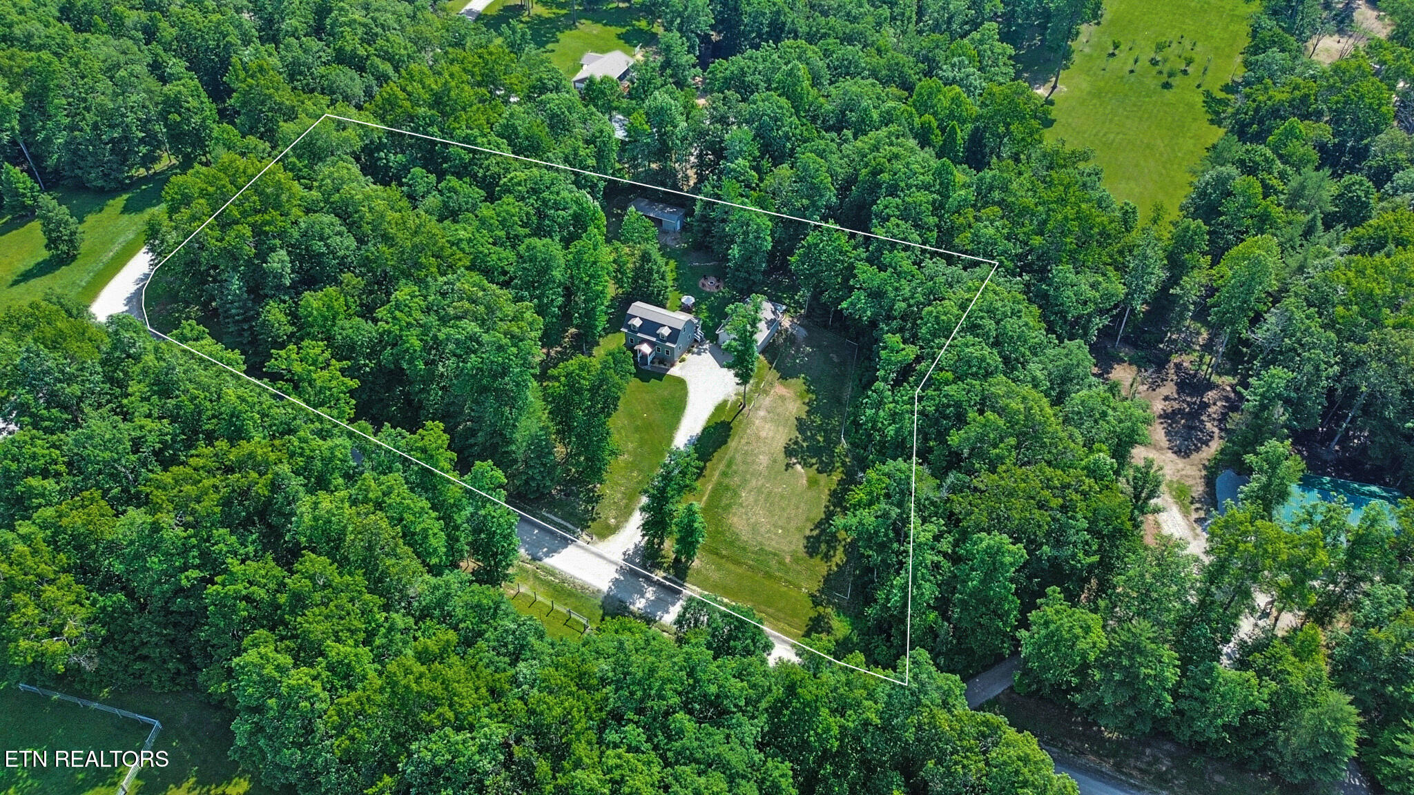 213 Crouch Branch Lane Allardt TN 38504