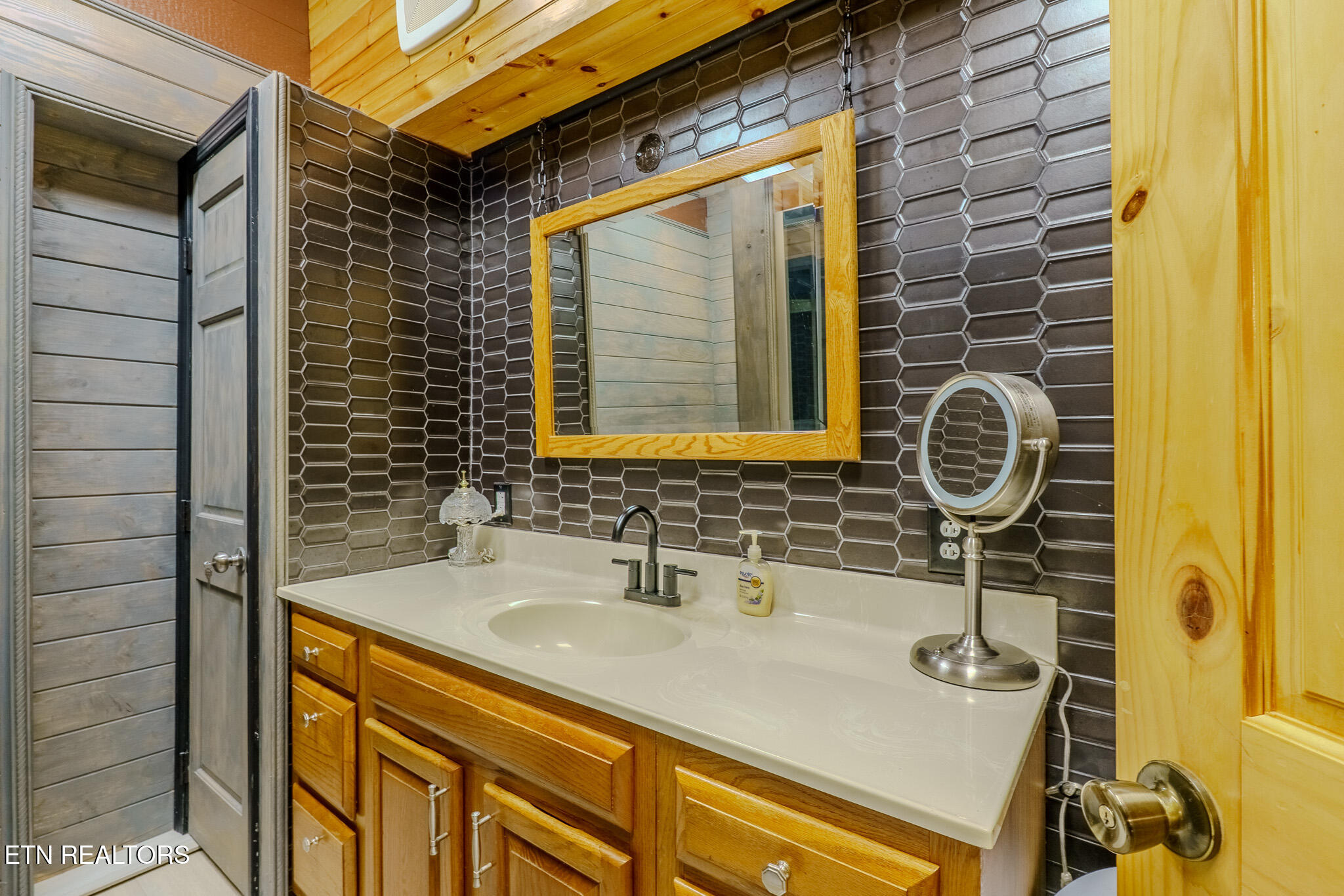 1411 Ridge Road Caryville TN 37714