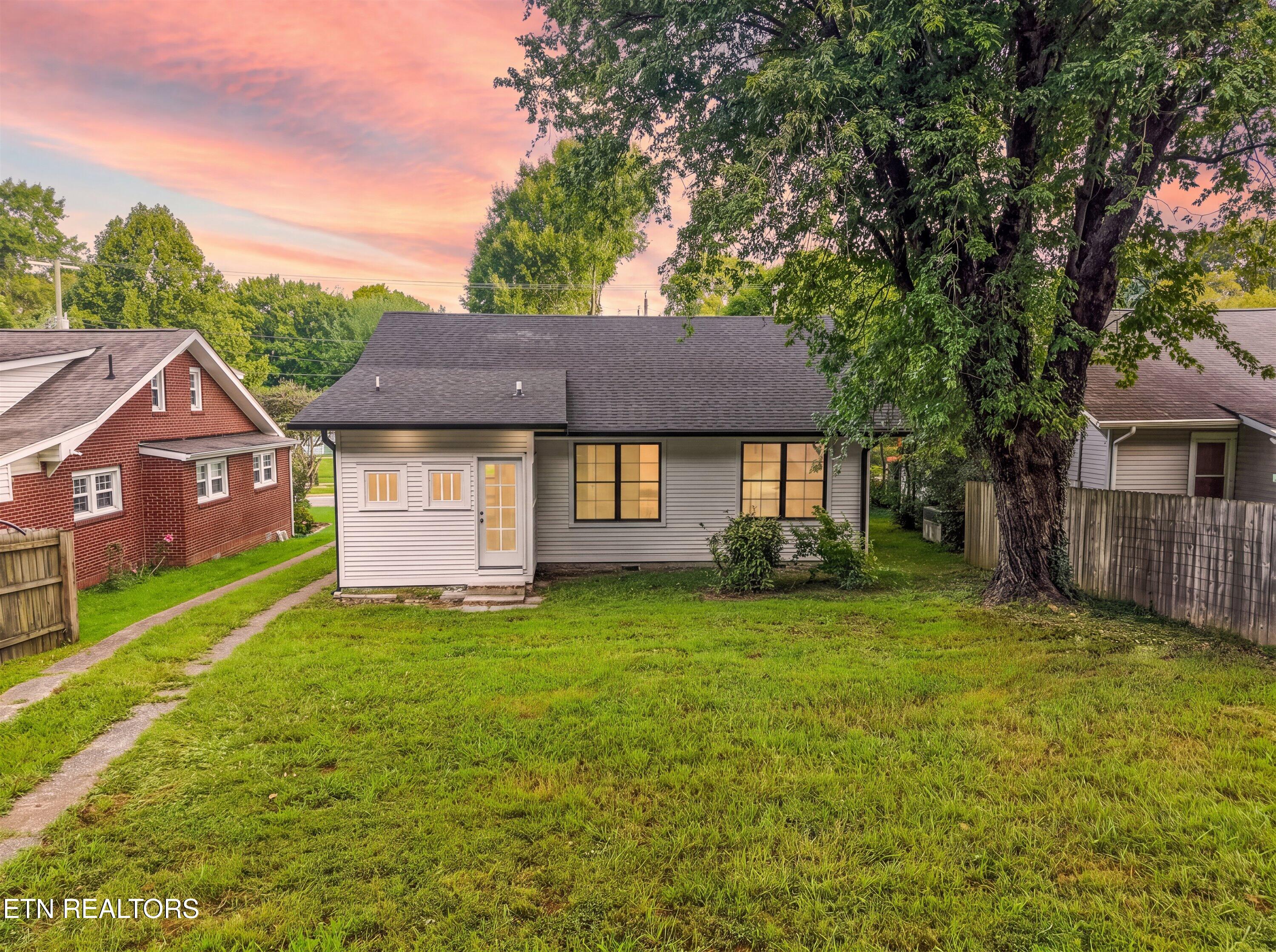 1640 Edgewood Avenue Knoxville TN 37917