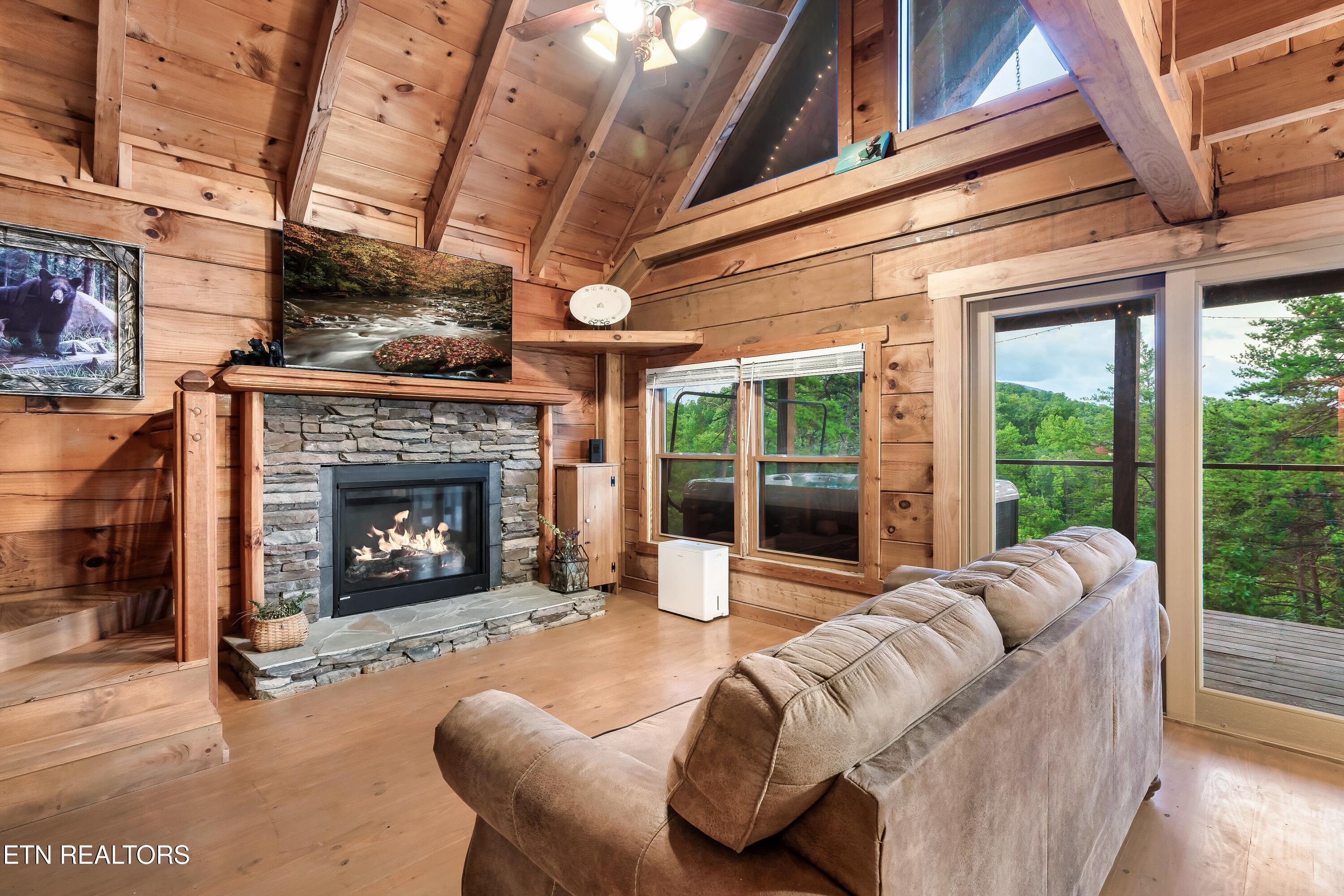 932 Falcon View Way Sevierville TN 37862