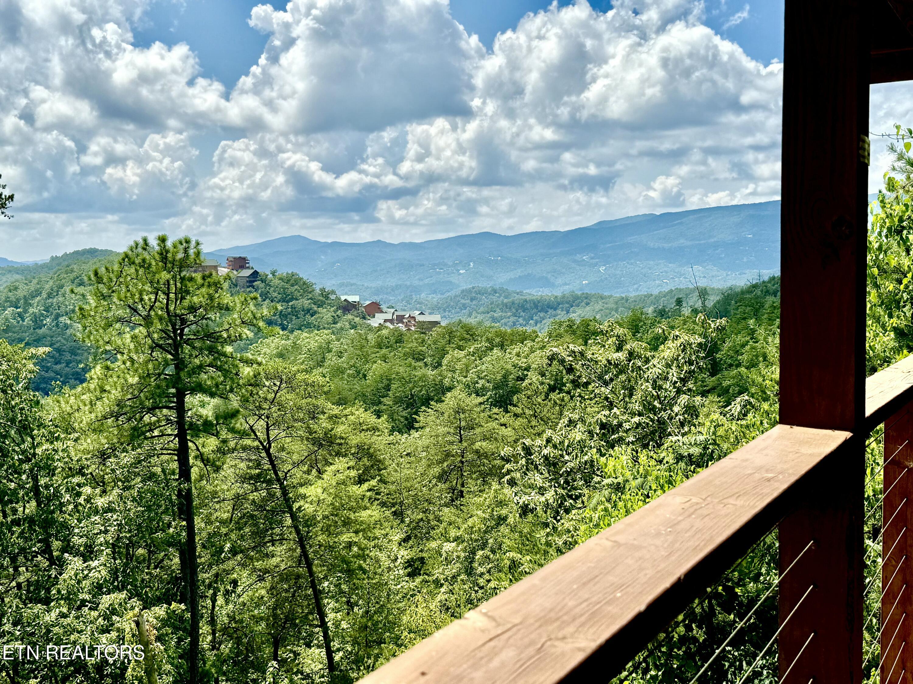 932 Falcon View Way Sevierville TN 37862