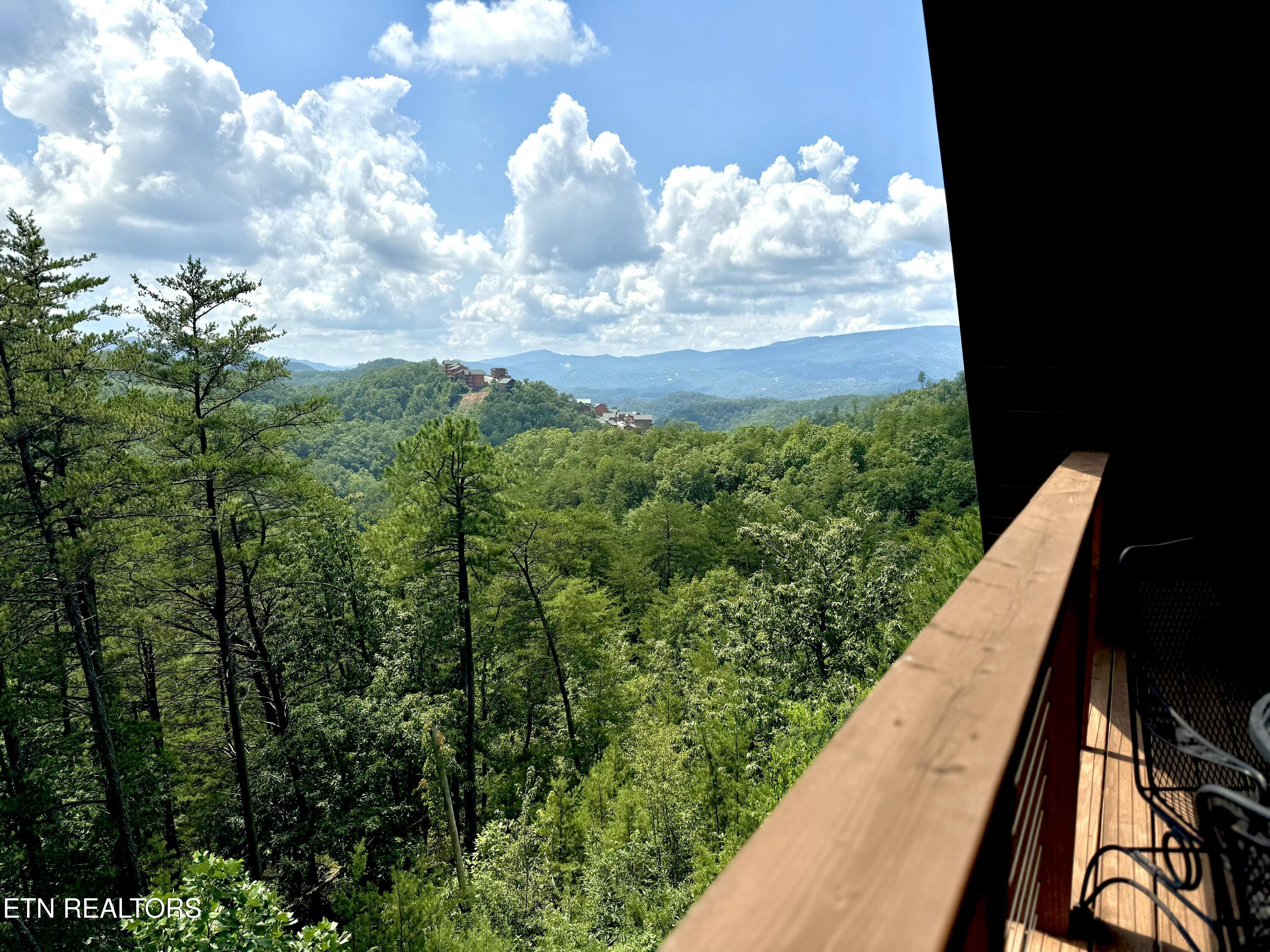 932 Falcon View Way Sevierville TN 37862