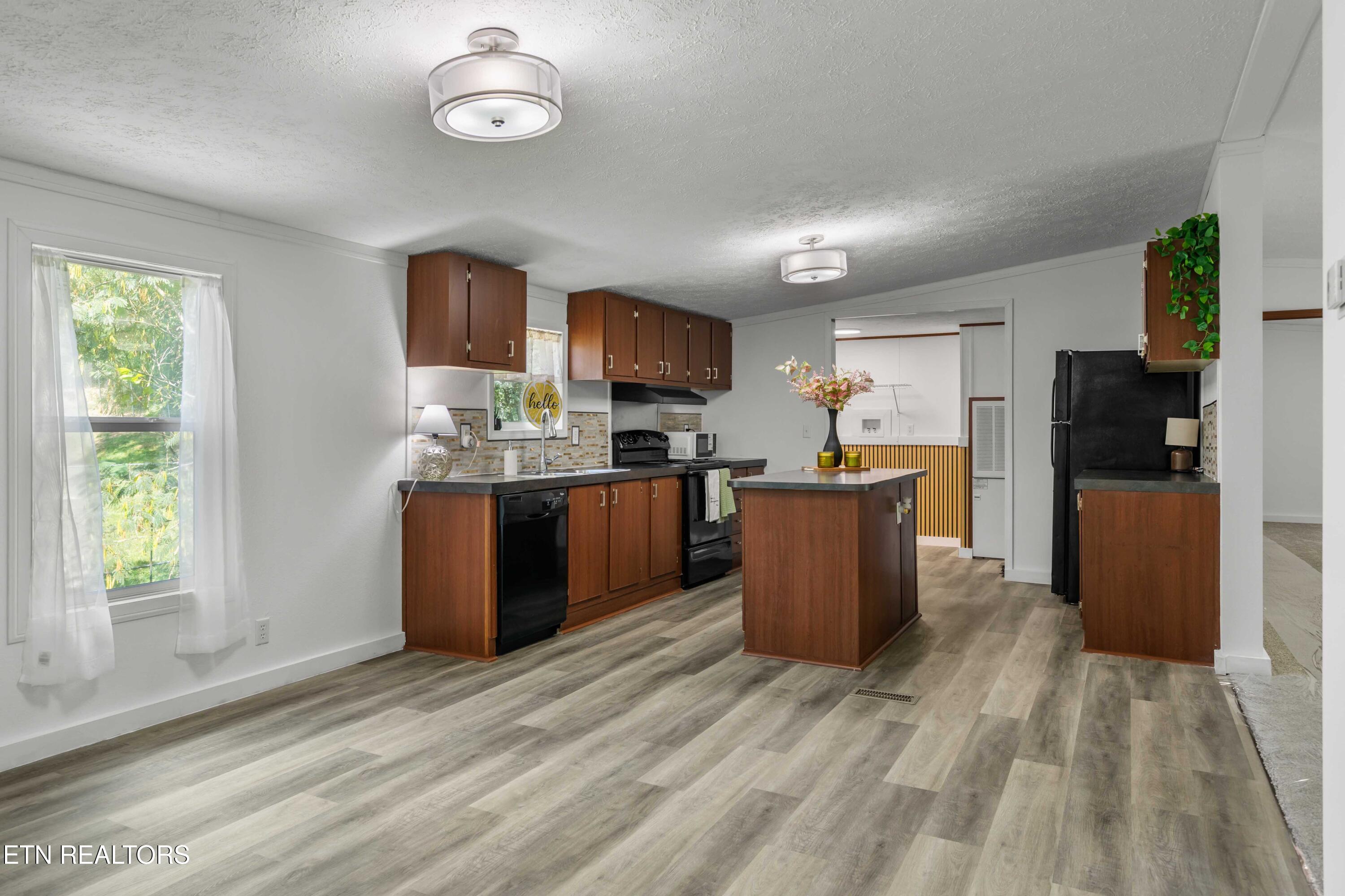 521 Poplar Avenue Jellico TN 37762