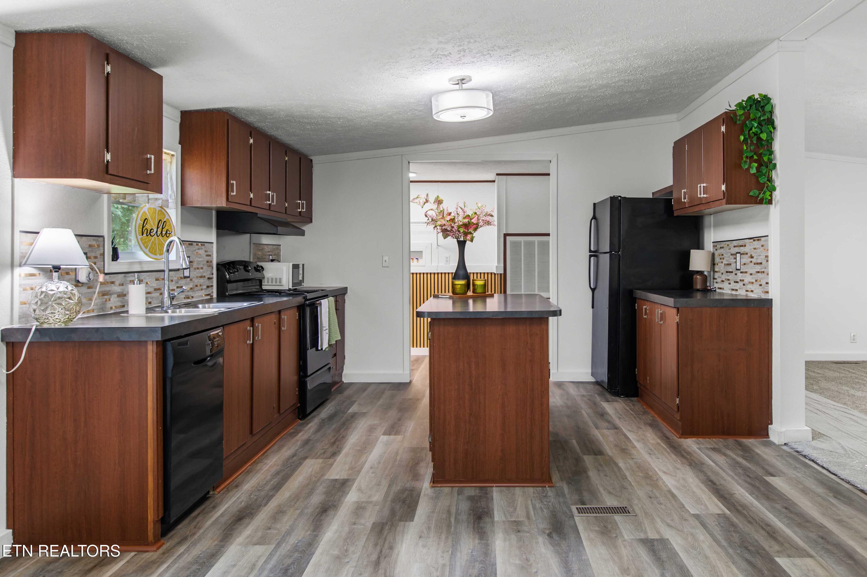 521 Poplar Avenue Jellico TN 37762