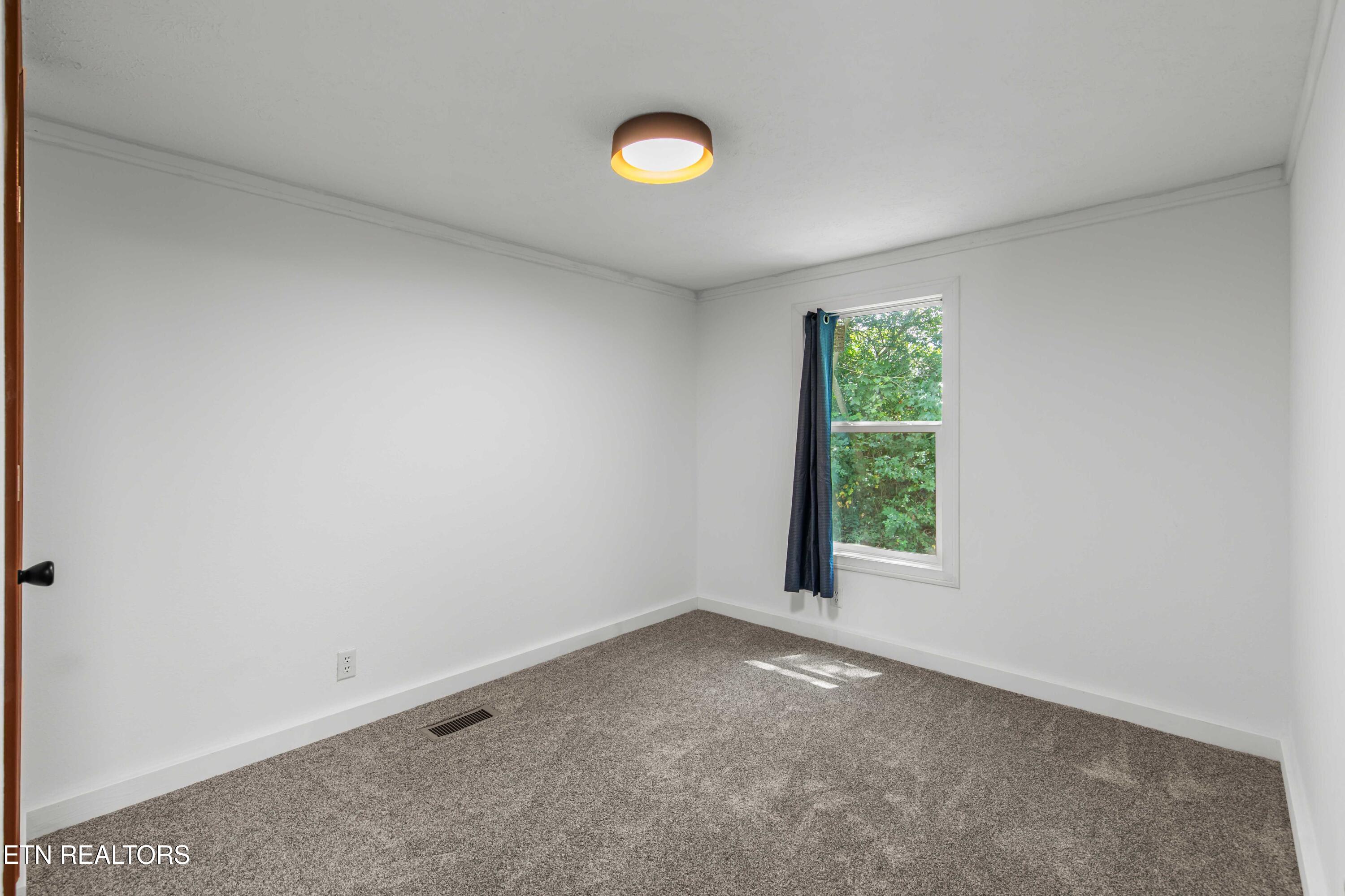 521 Poplar Avenue Jellico TN 37762