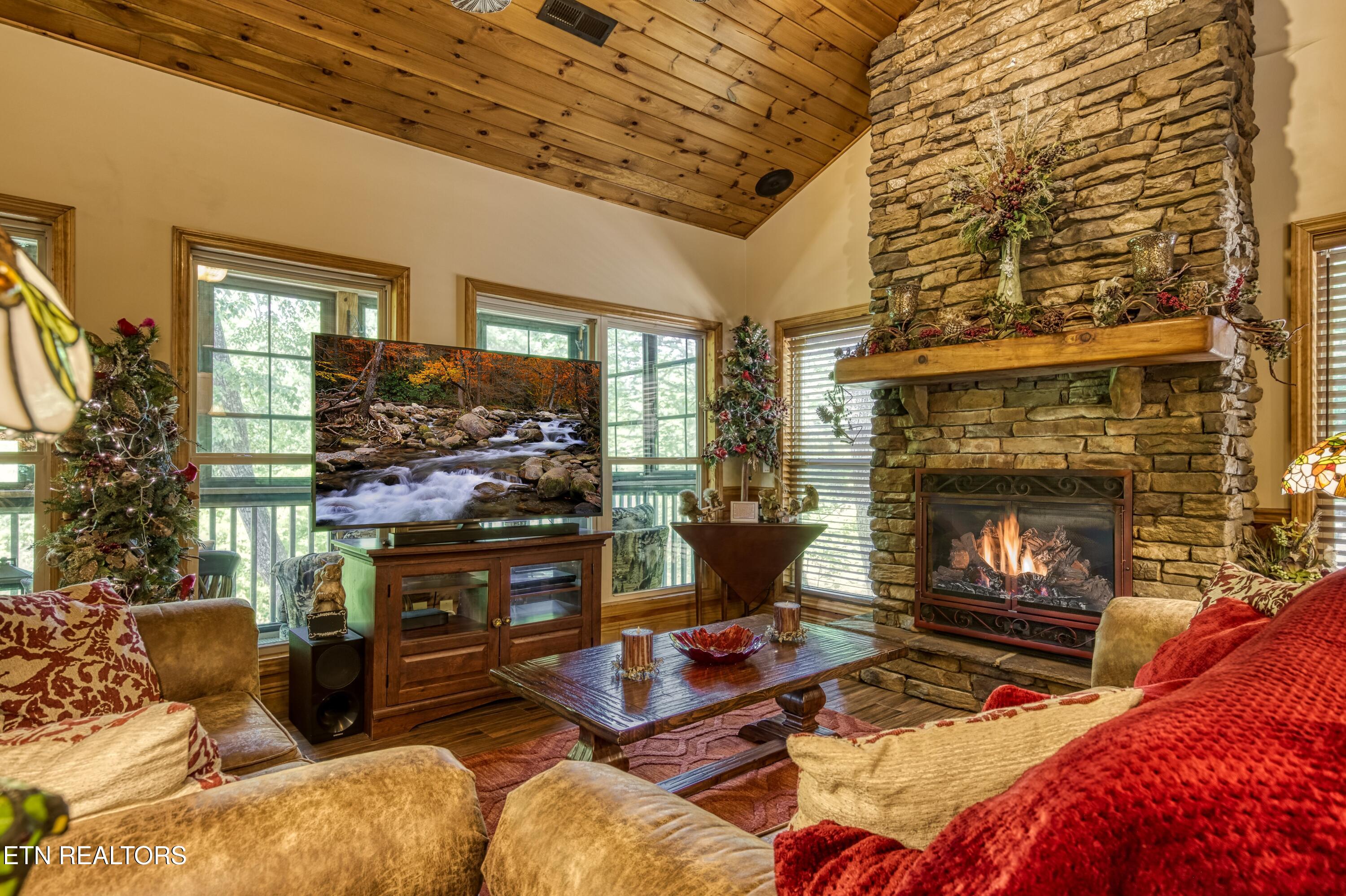 726 Plantation Drive Pigeon Forge TN 37863