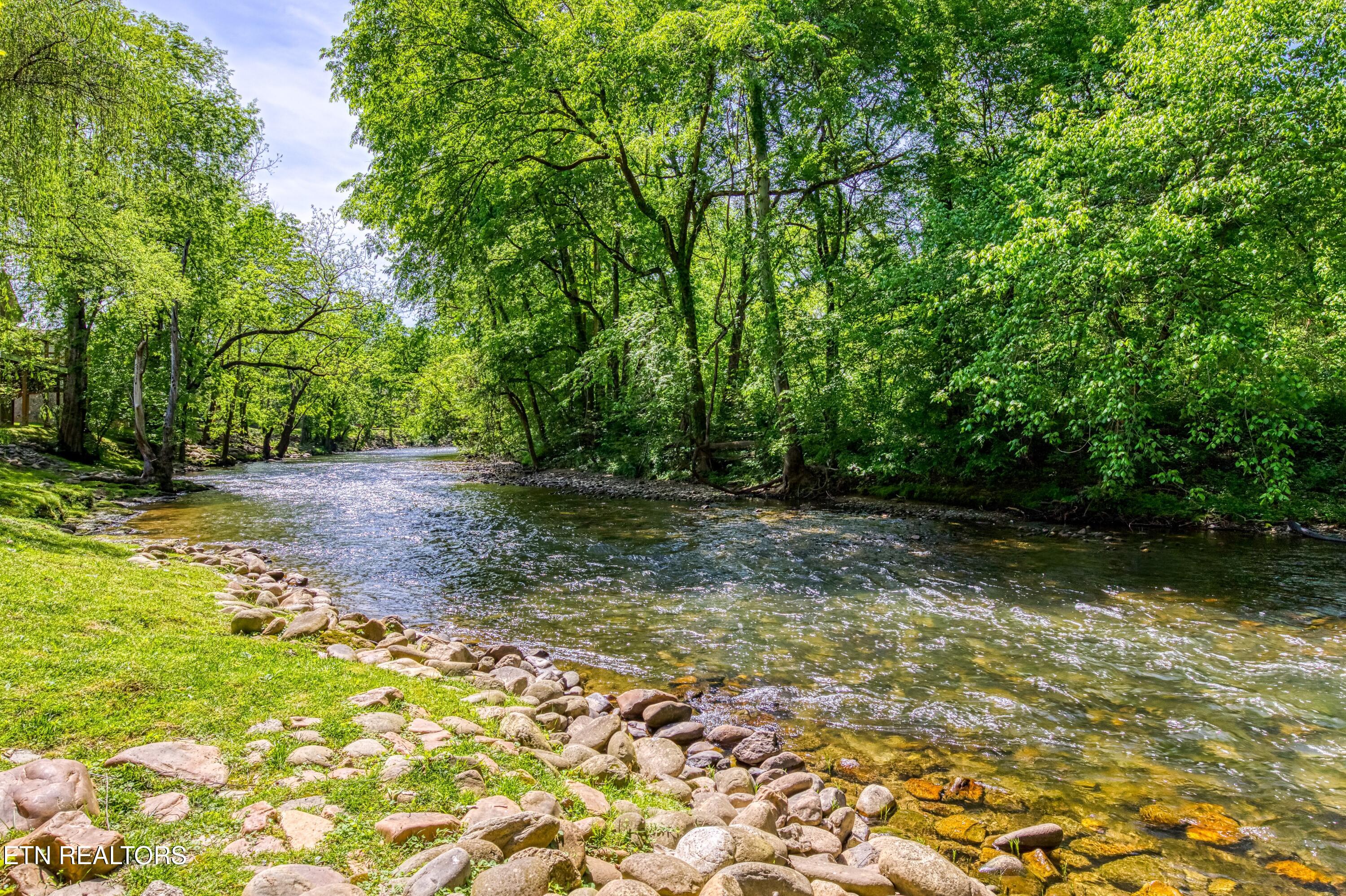 726 Plantation Drive Pigeon Forge TN 37863