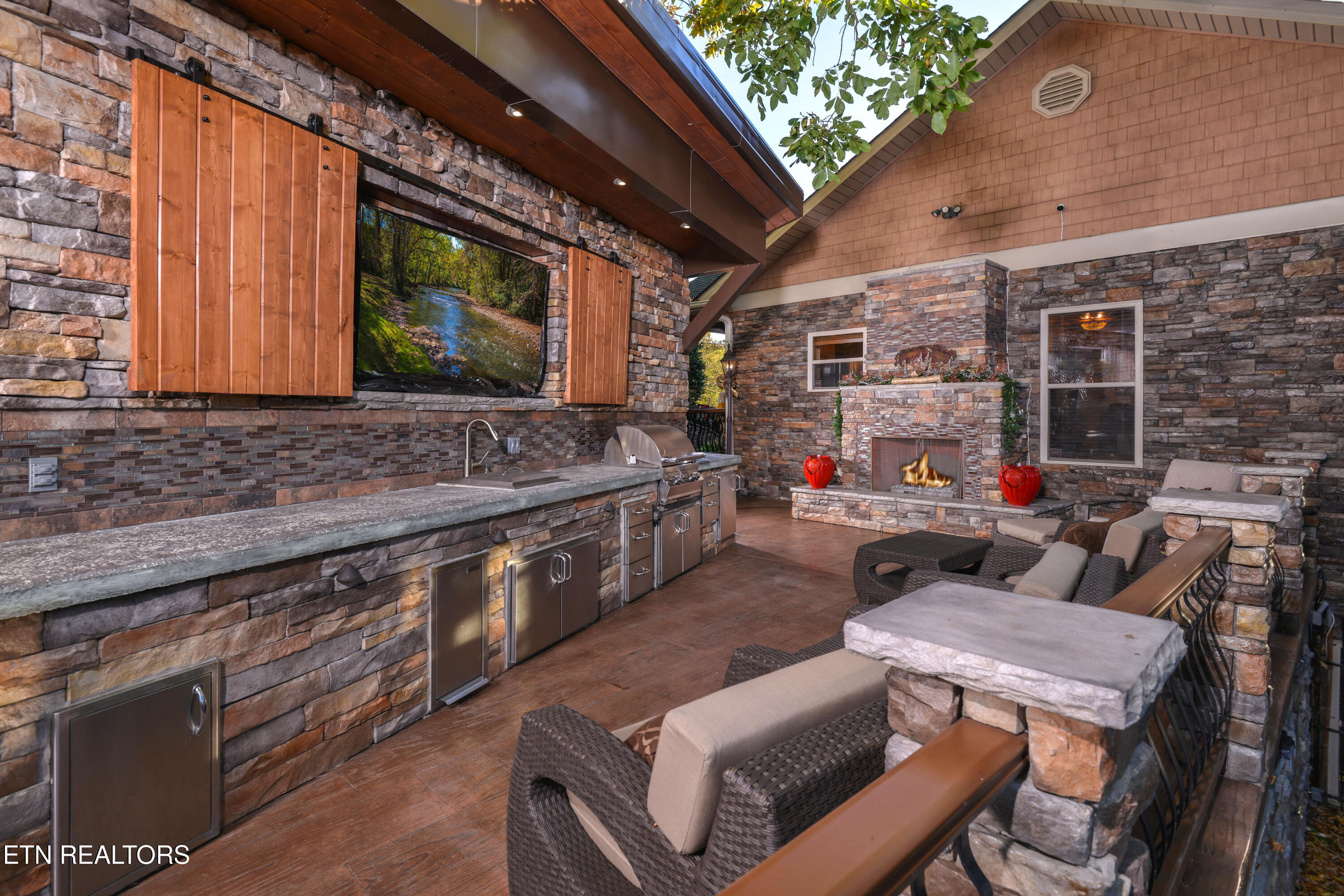 726 Plantation Drive Pigeon Forge TN 37863
