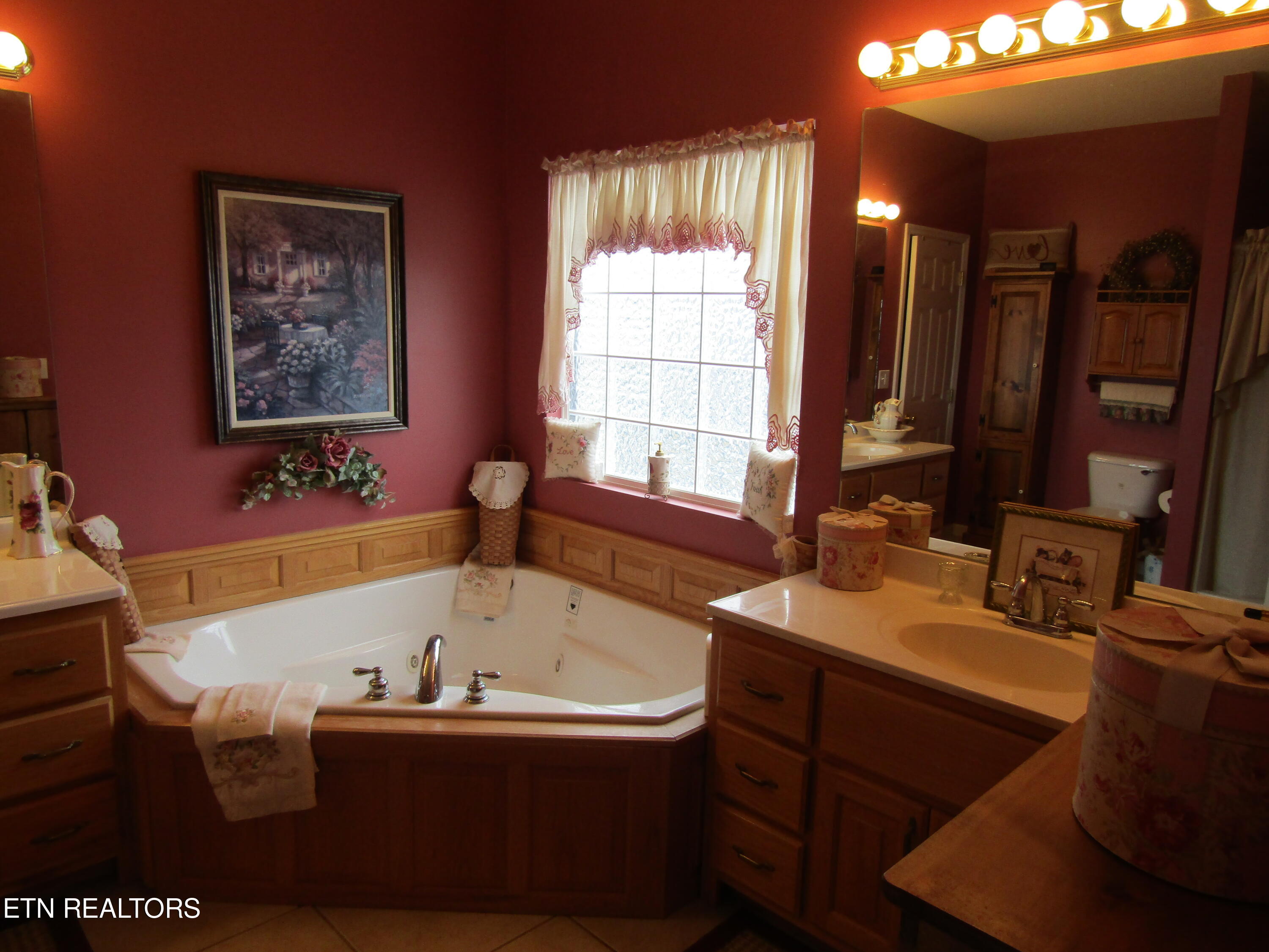 159 Austin Lane Jacksboro TN 37757