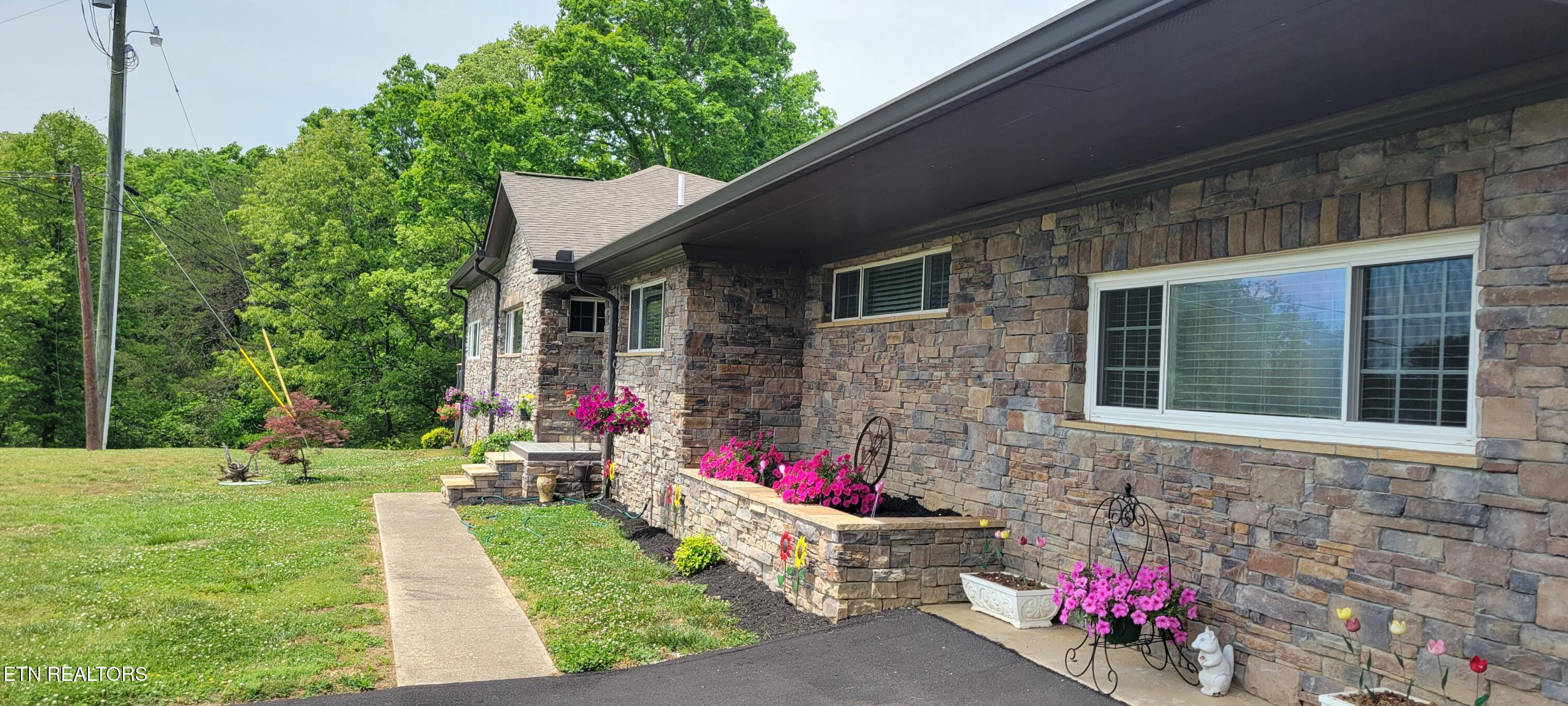 115 Jones Lane Clinton TN 37716