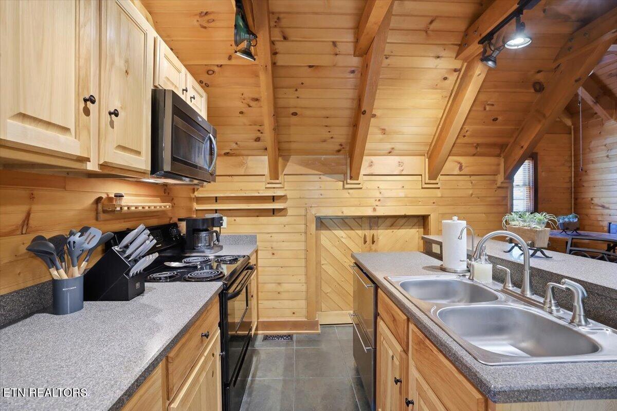 1836 Range Road Dandridge TN 37725