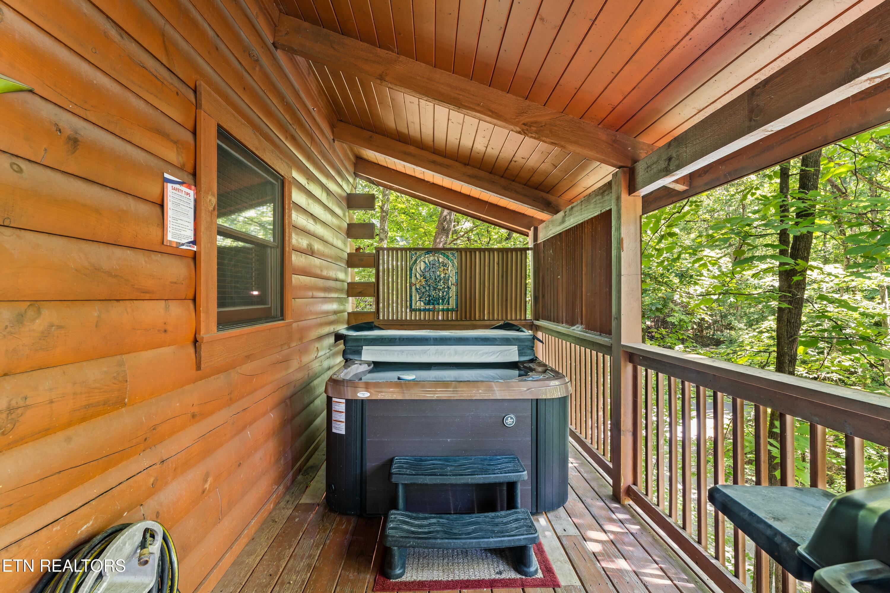 656 Forest Drive Pigeon Forge TN 37863