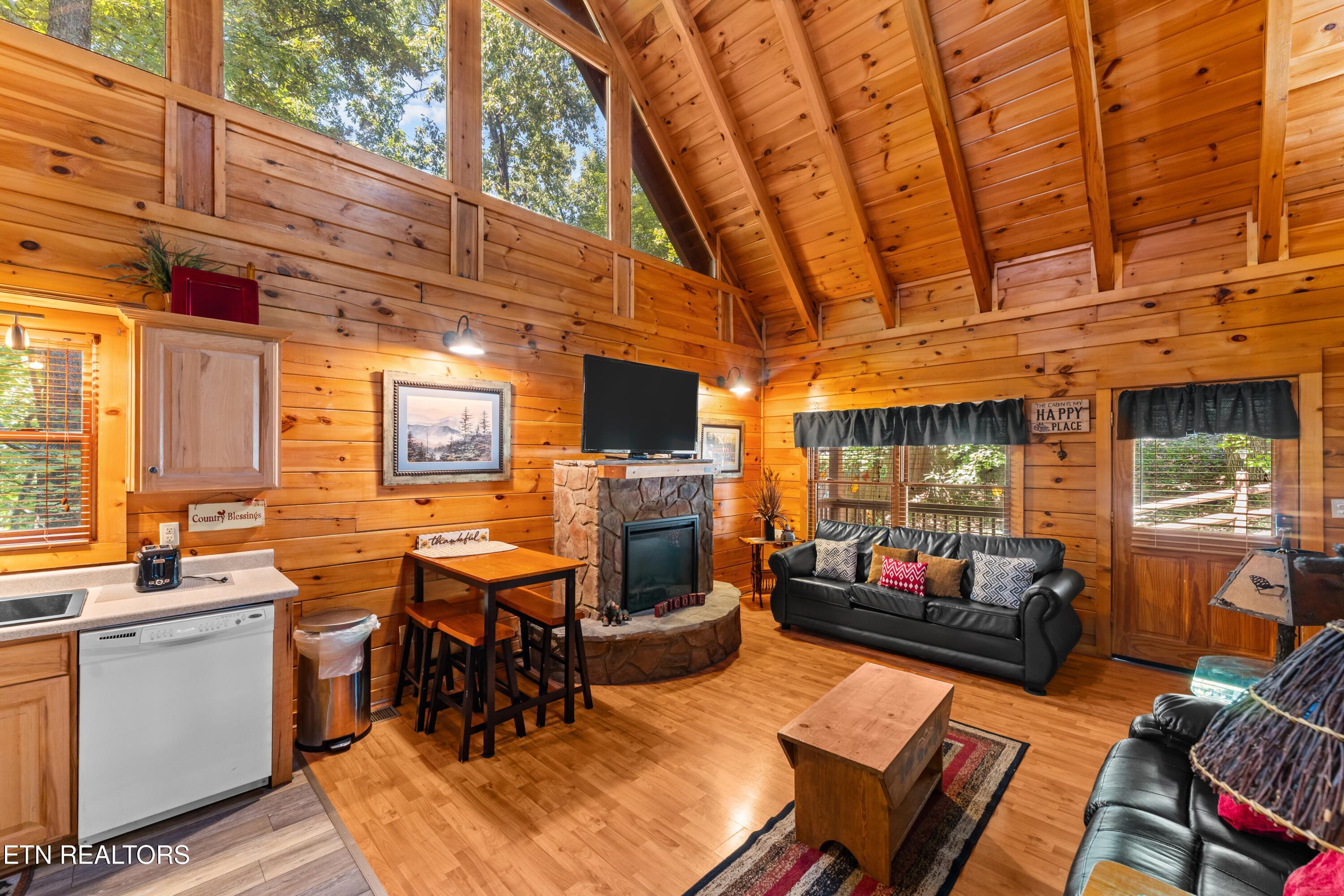 656 Forest Drive Pigeon Forge TN 37863