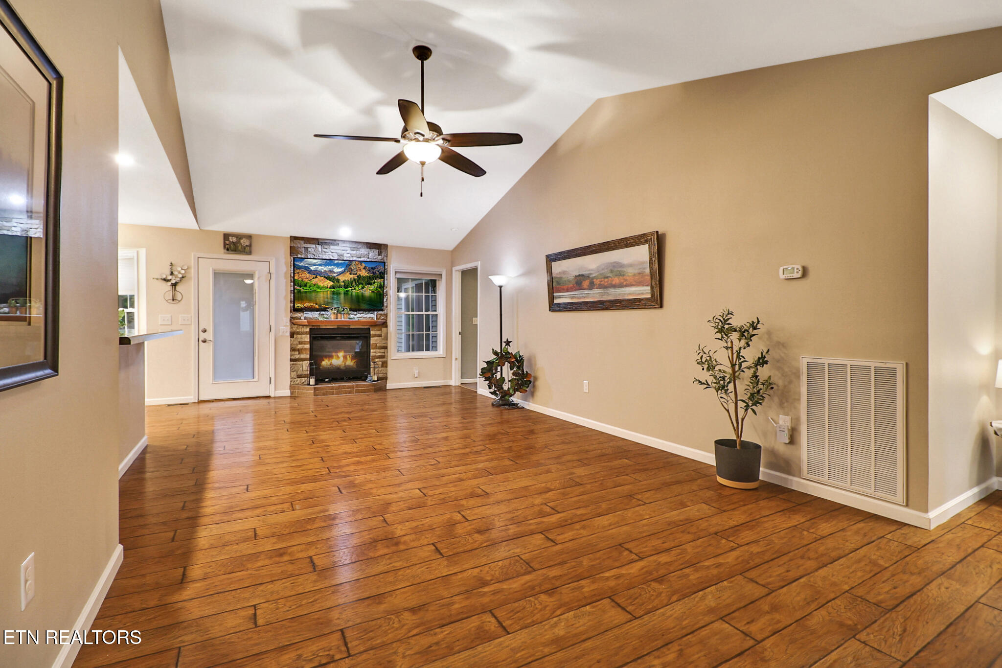 10 Dickens Lane Fairfield Glade TN 38558