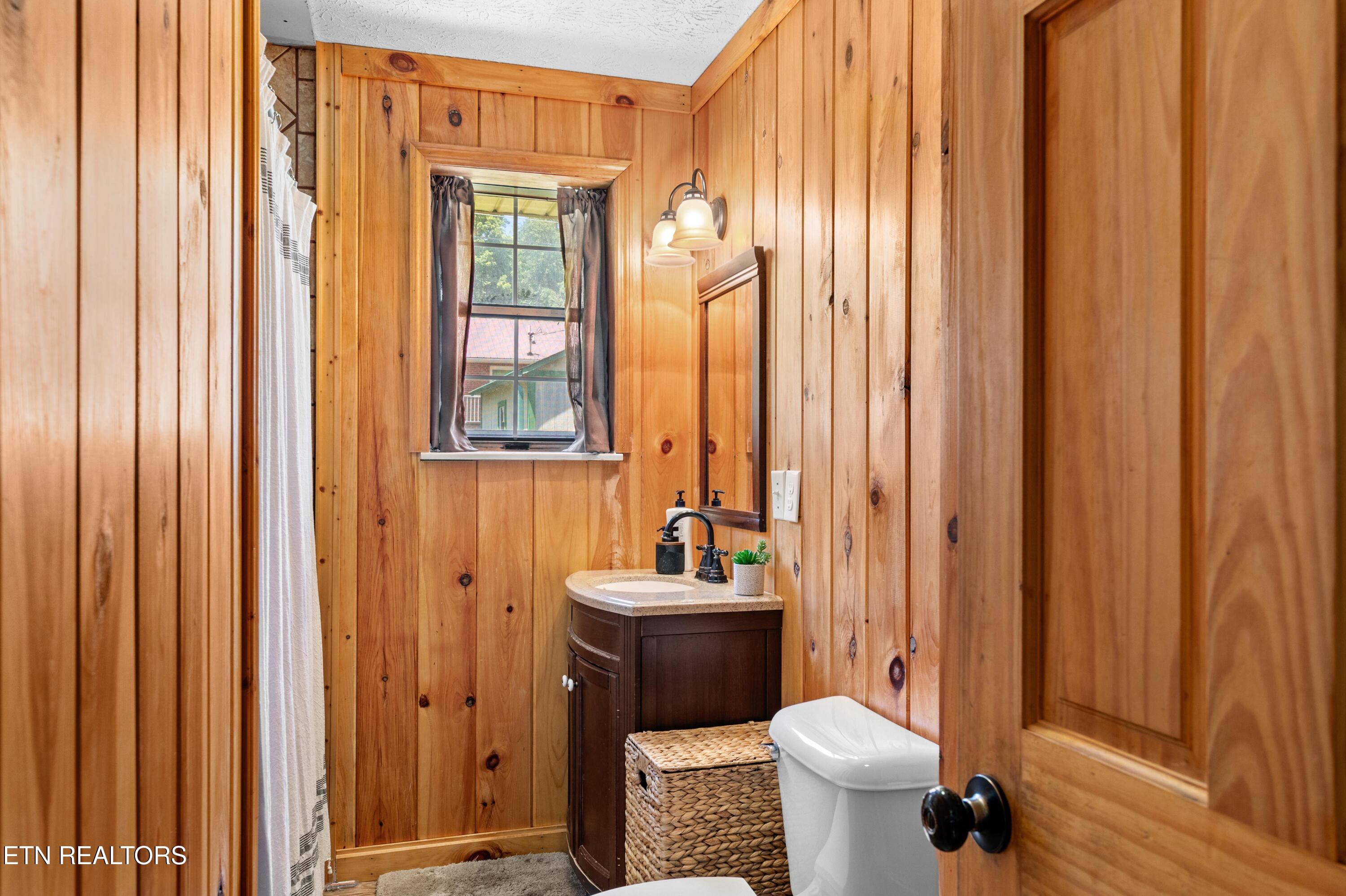 406 Douglas Lane Jellico TN 37762