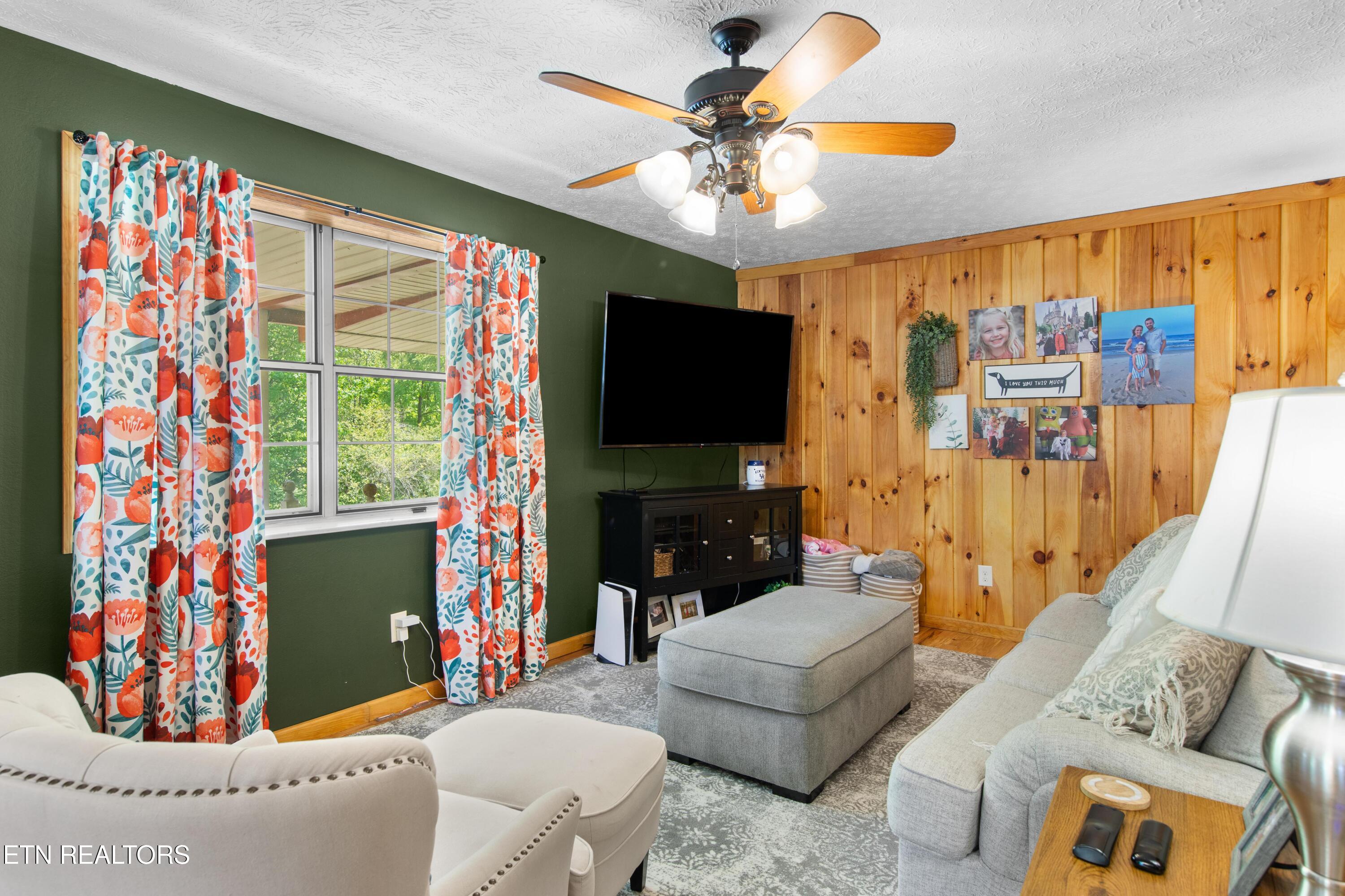 406 Douglas Lane Jellico TN 37762