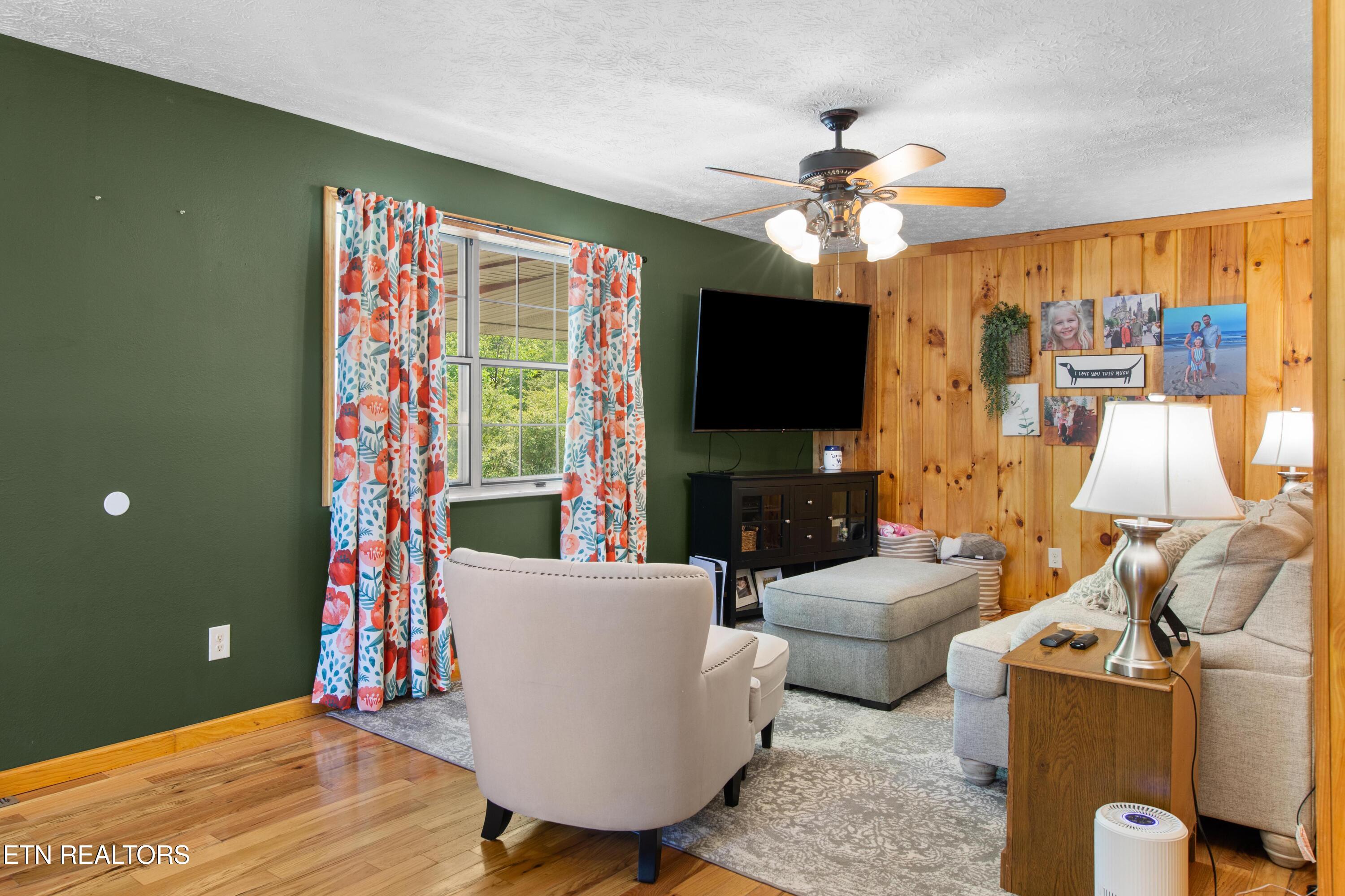 406 Douglas Lane Jellico TN 37762