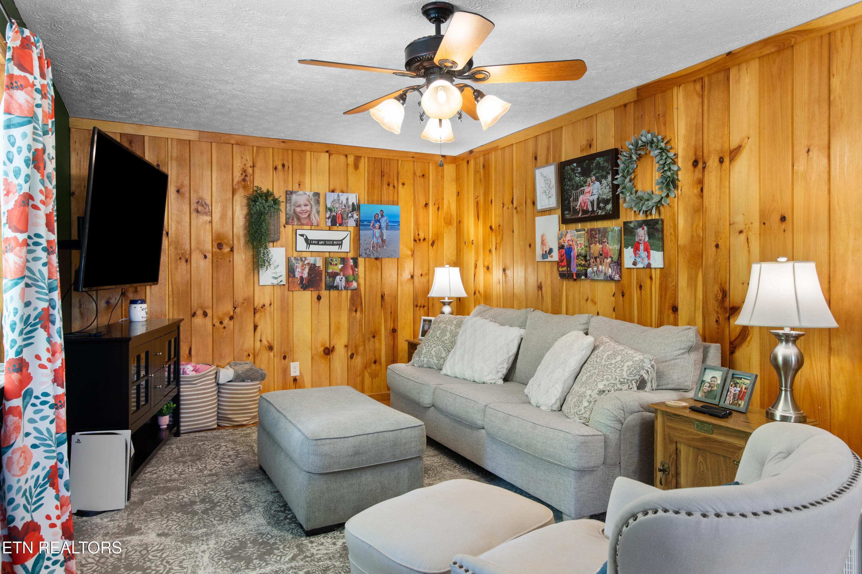 406 Douglas Lane Jellico TN 37762