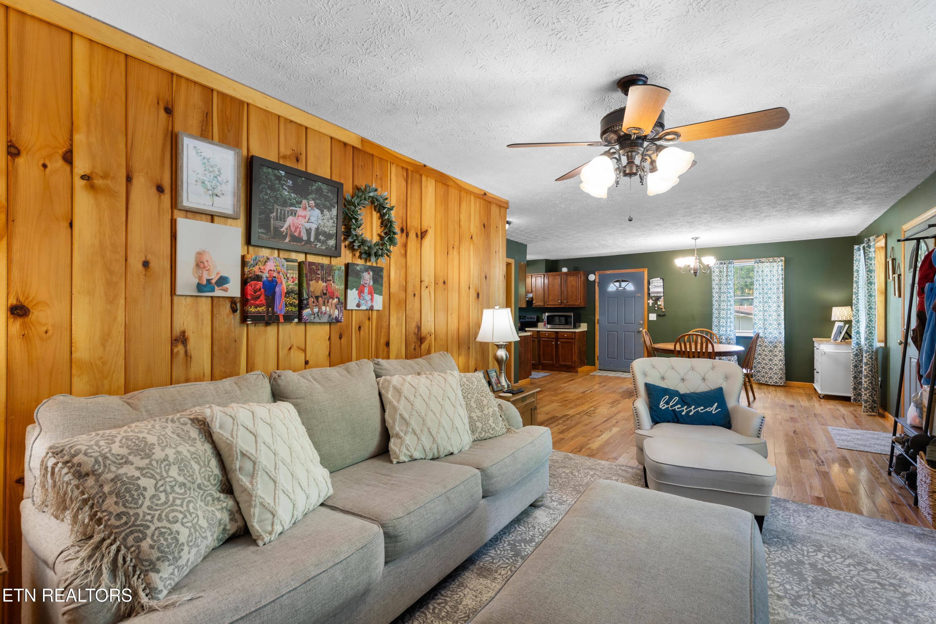 406 Douglas Lane Jellico TN 37762
