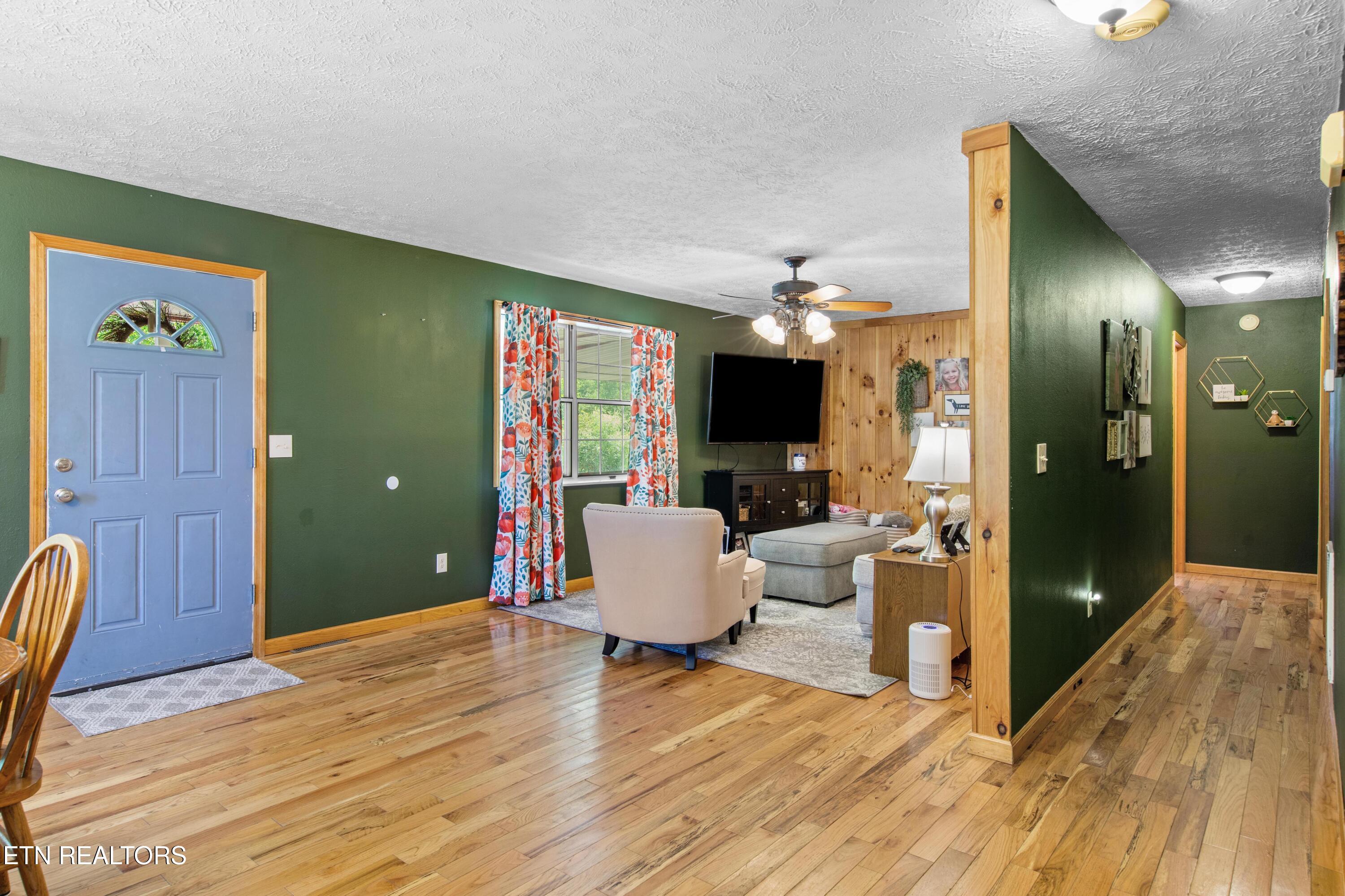 406 Douglas Lane Jellico TN 37762
