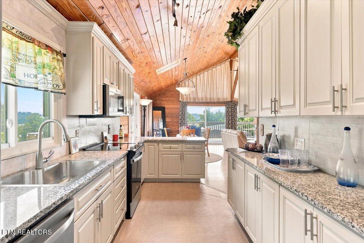 1818 Circle Lake Drive Dandridge TN 37725