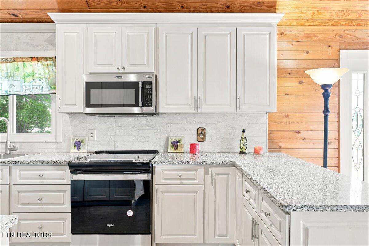 1818 Circle Lake Drive Dandridge TN 37725