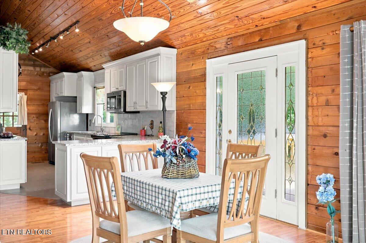 1818 Circle Lake Drive Dandridge TN 37725