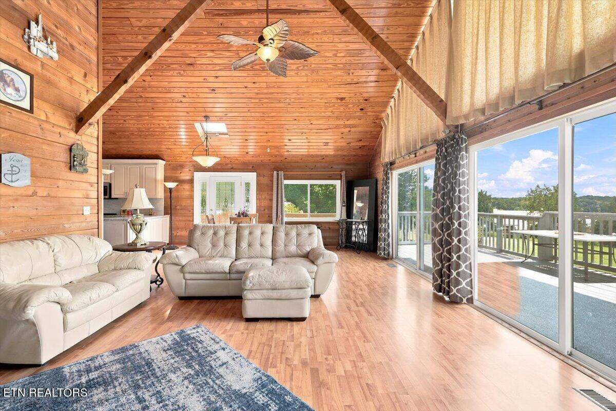 1818 Circle Lake Drive Dandridge TN 37725