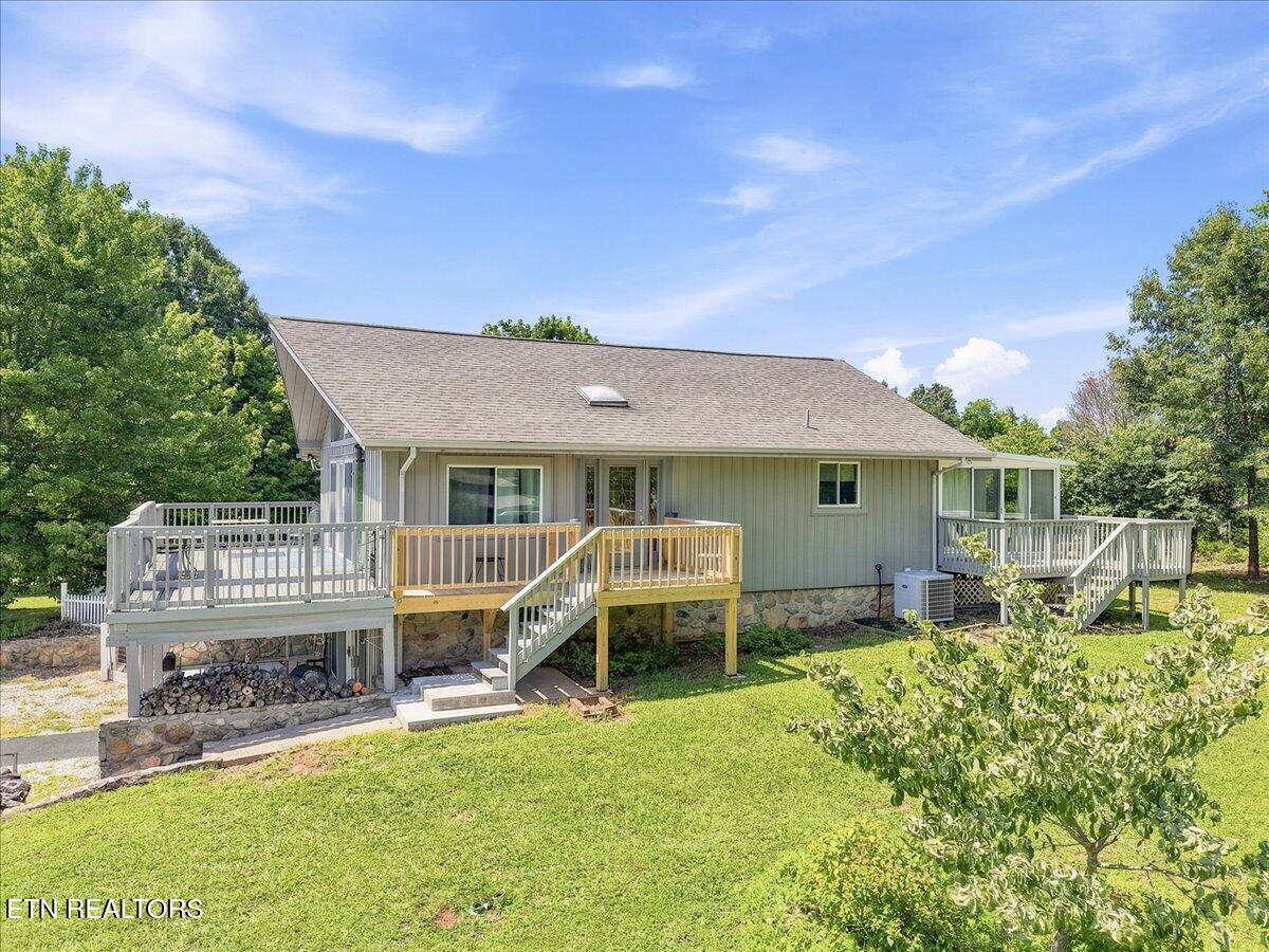 1818 Circle Lake Drive Dandridge TN 37725