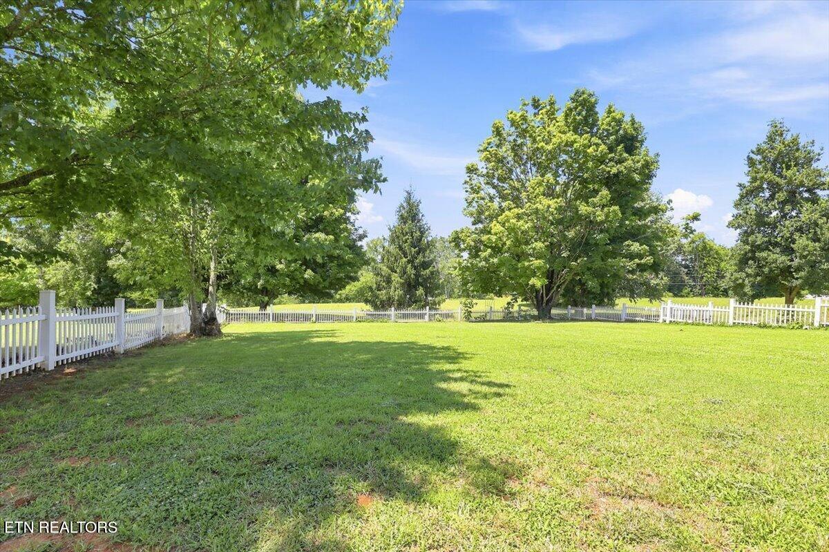 1818 Circle Lake Drive Dandridge TN 37725