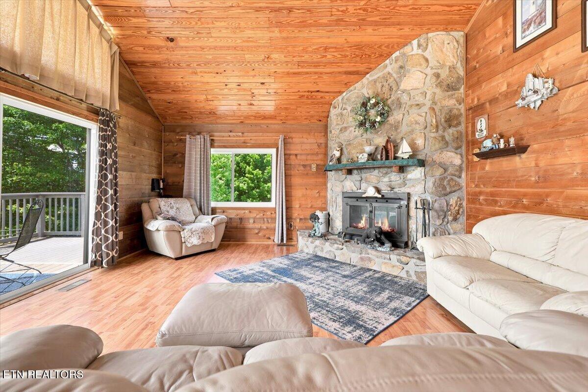 1818 Circle Lake Drive Dandridge TN 37725