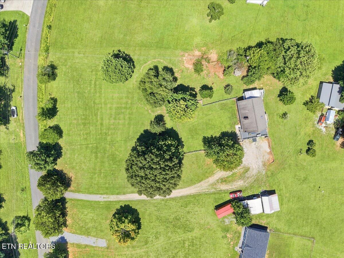 1818 Circle Lake Drive Dandridge TN 37725