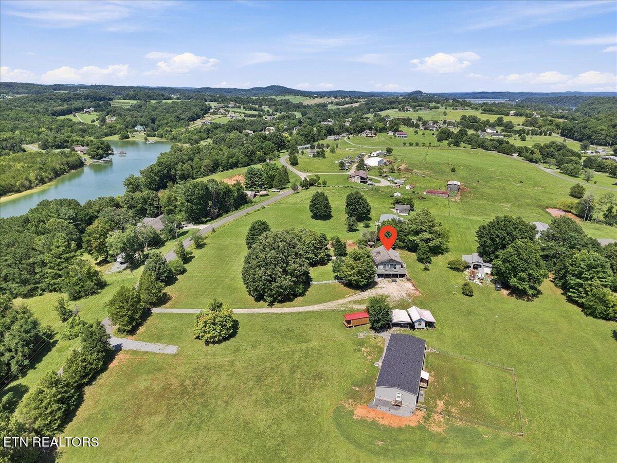 1818 Circle Lake Drive Dandridge TN 37725