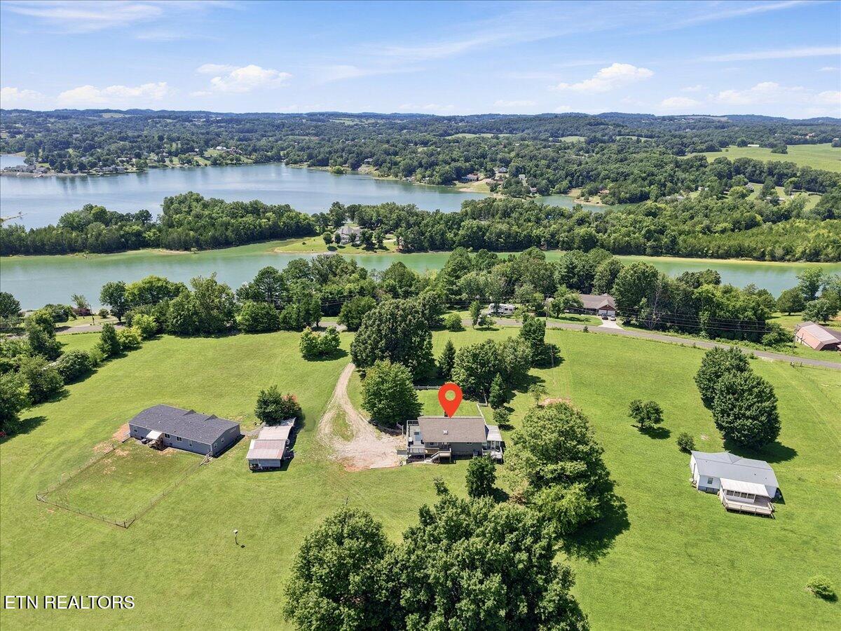 1818 Circle Lake Drive Dandridge TN 37725