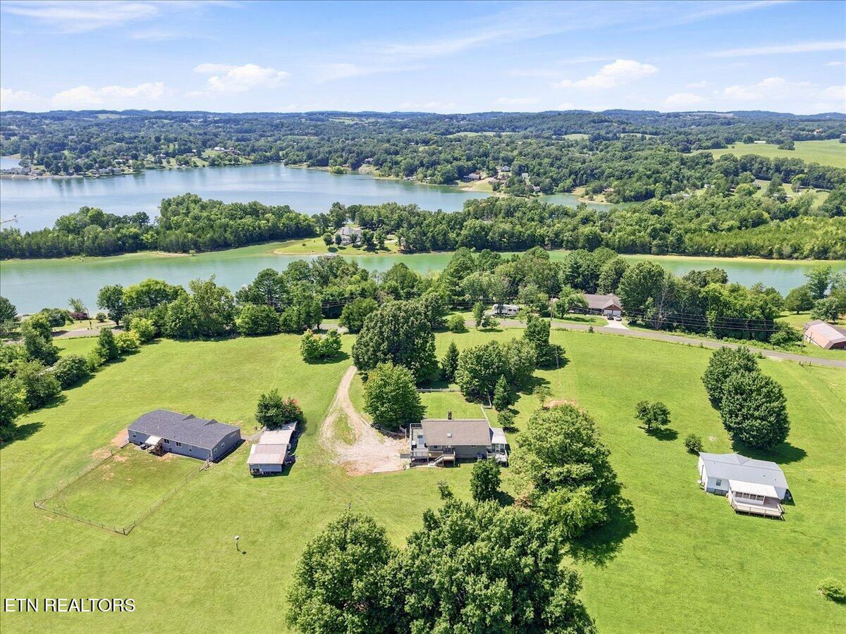 1818 Circle Lake Drive Dandridge TN 37725