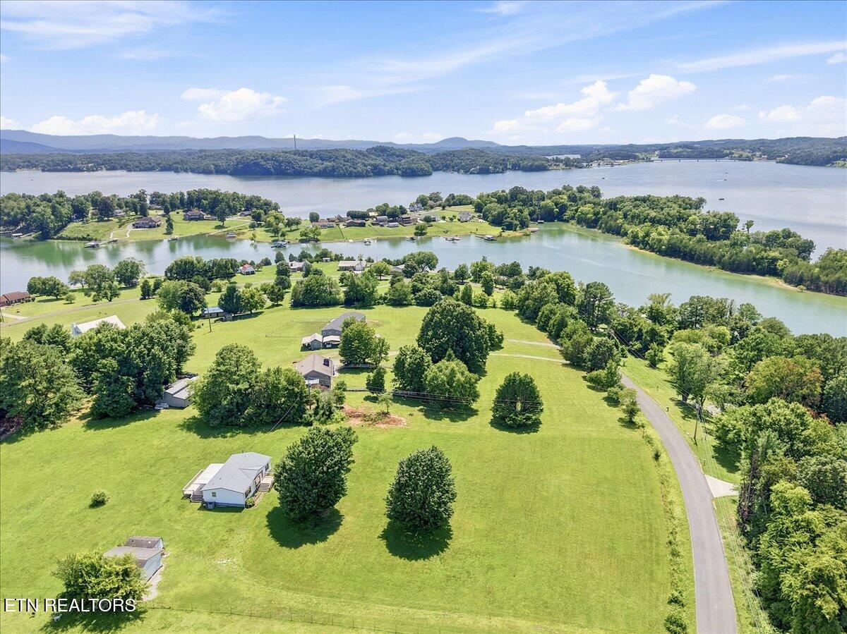 1818 Circle Lake Drive Dandridge TN 37725
