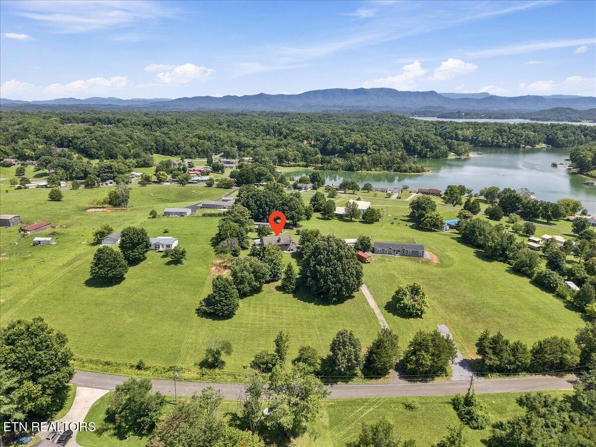 1818 Circle Lake Drive Dandridge TN 37725