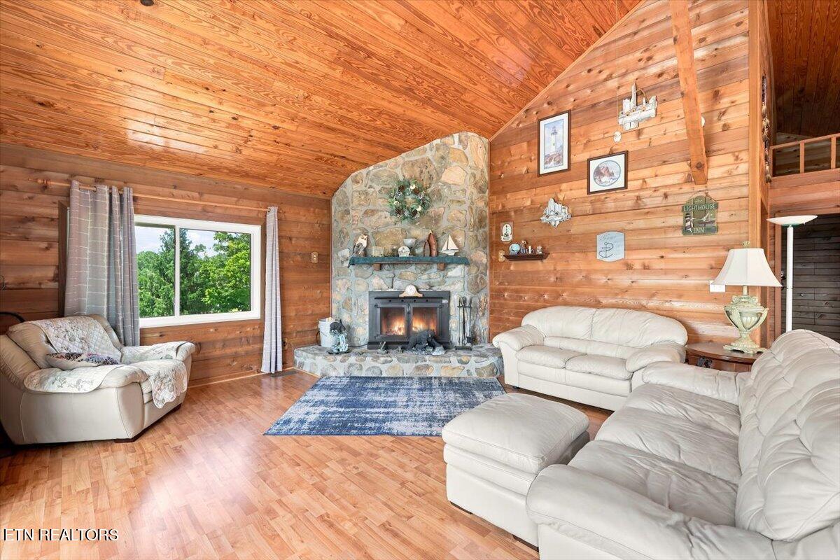 1818 Circle Lake Drive Dandridge TN 37725