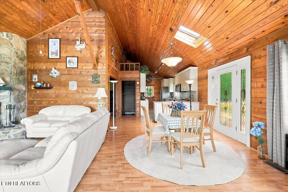 1818 Circle Lake Drive Dandridge TN 37725