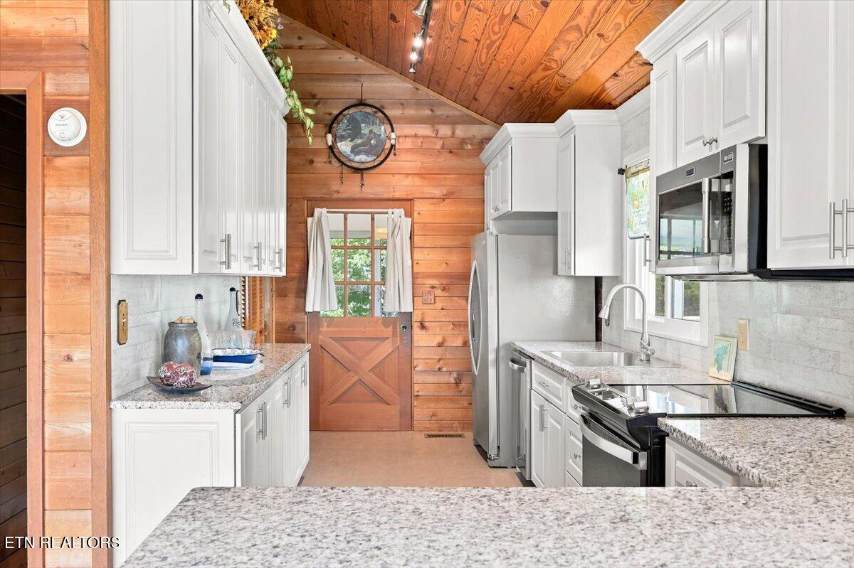 1818 Circle Lake Drive Dandridge TN 37725