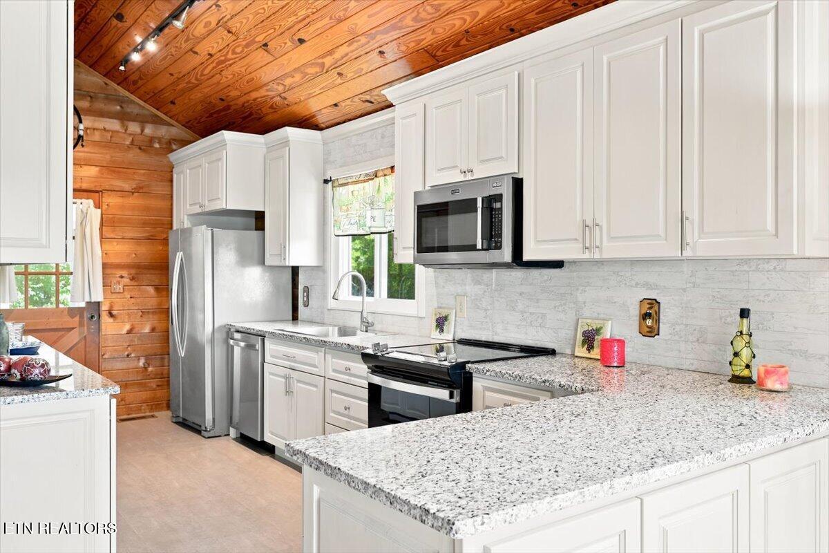 1818 Circle Lake Drive Dandridge TN 37725