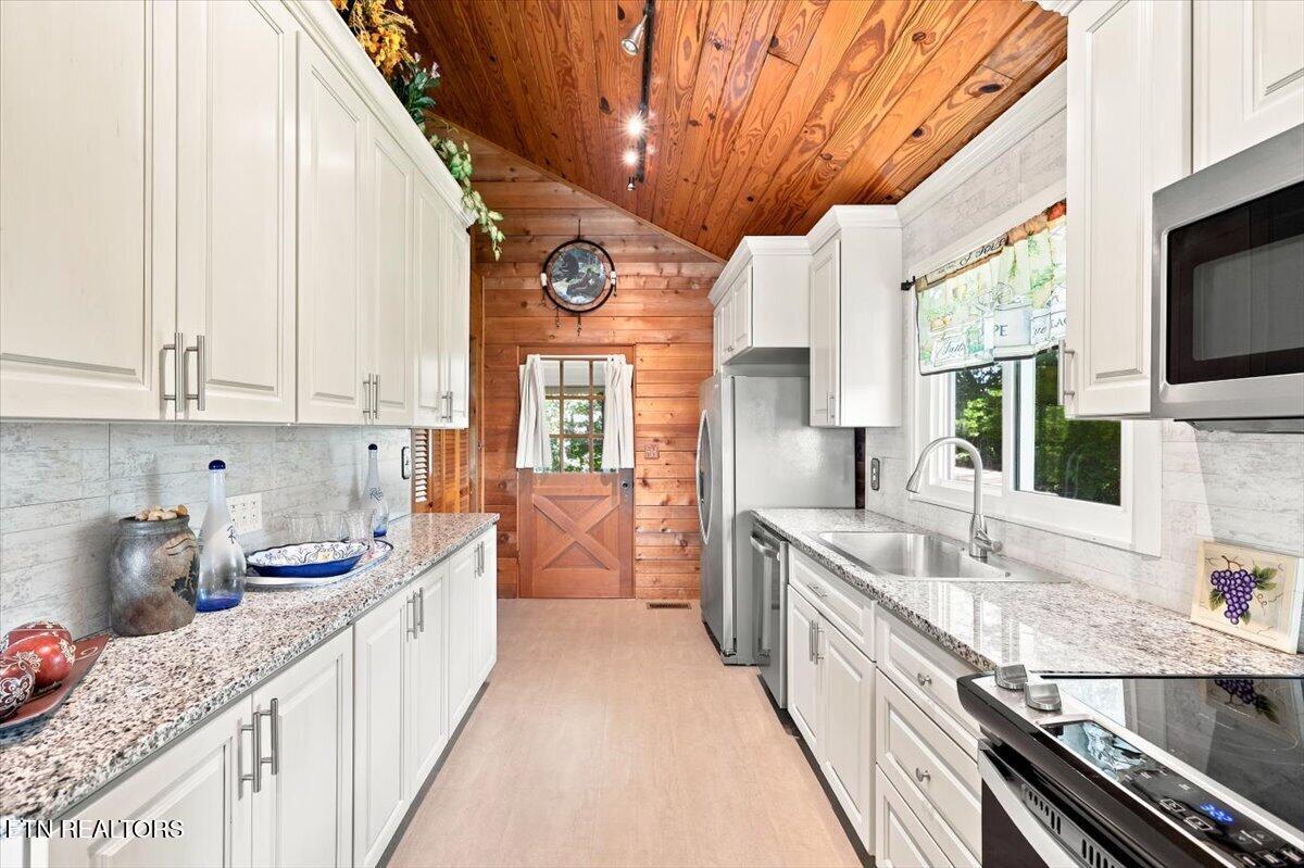 1818 Circle Lake Drive Dandridge TN 37725