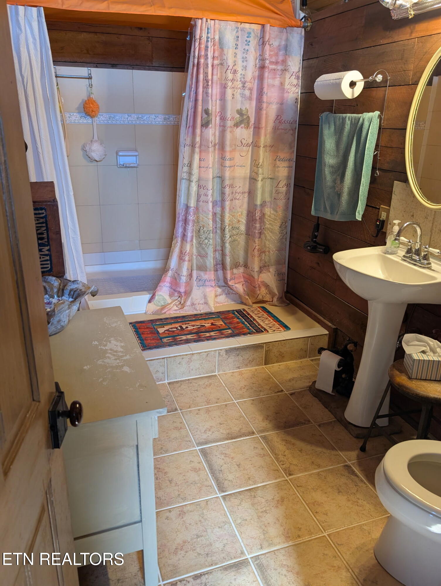 29 Brady Lane Crossville TN 38555