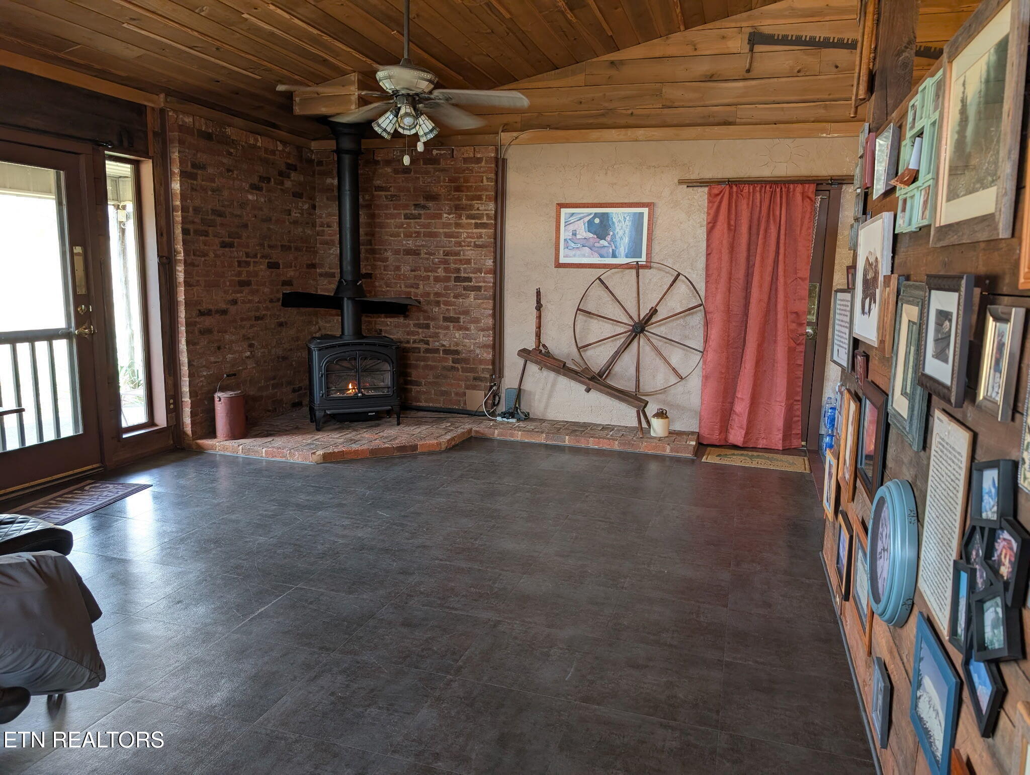 29 Brady Lane Crossville TN 38555