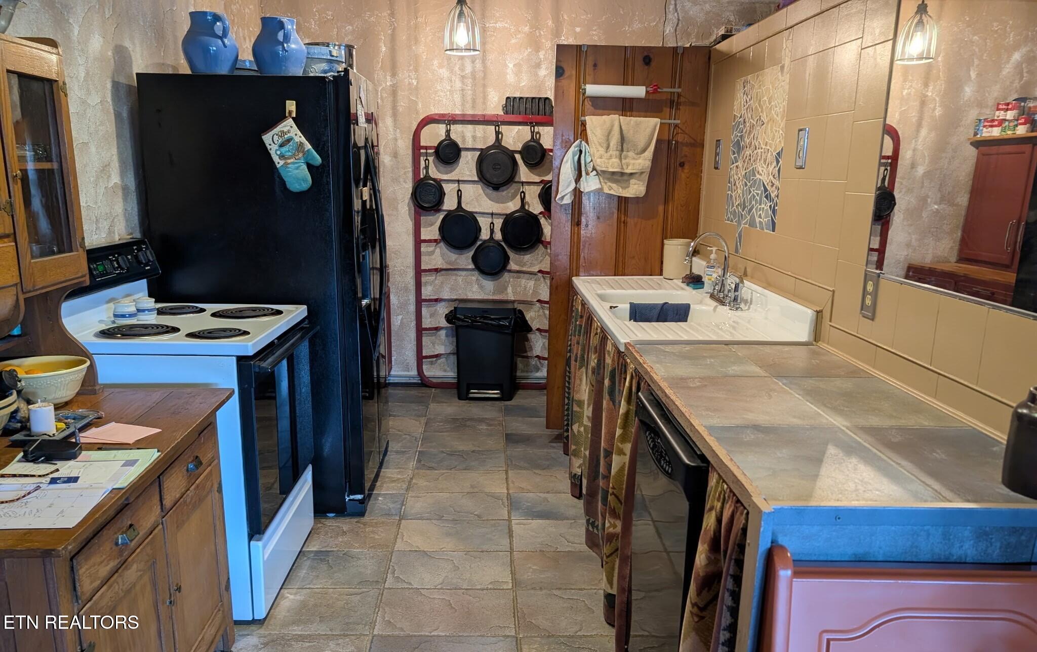 29 Brady Lane Crossville TN 38555