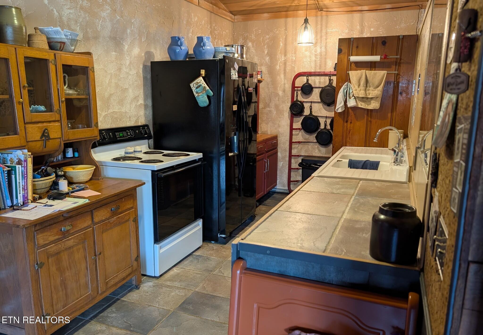 29 Brady Lane Crossville TN 38555