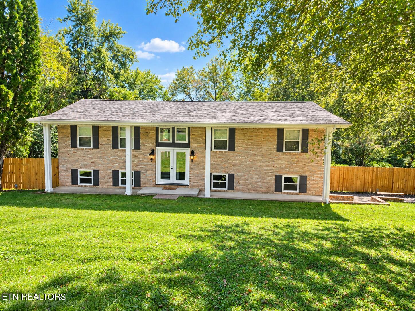 1221 Laurel Road Clinton TN 37716