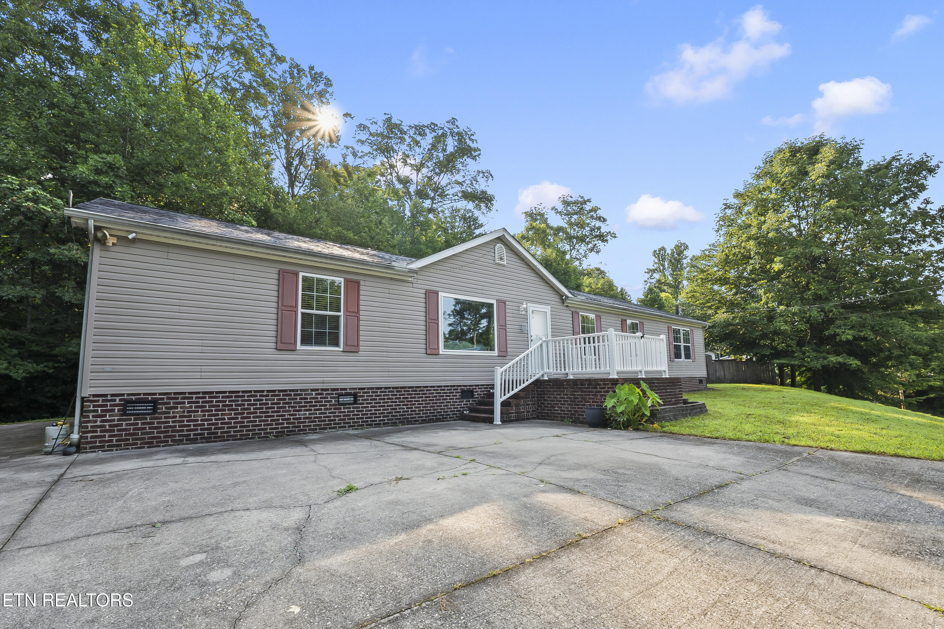236 Loggers Lane Clinton TN 37716